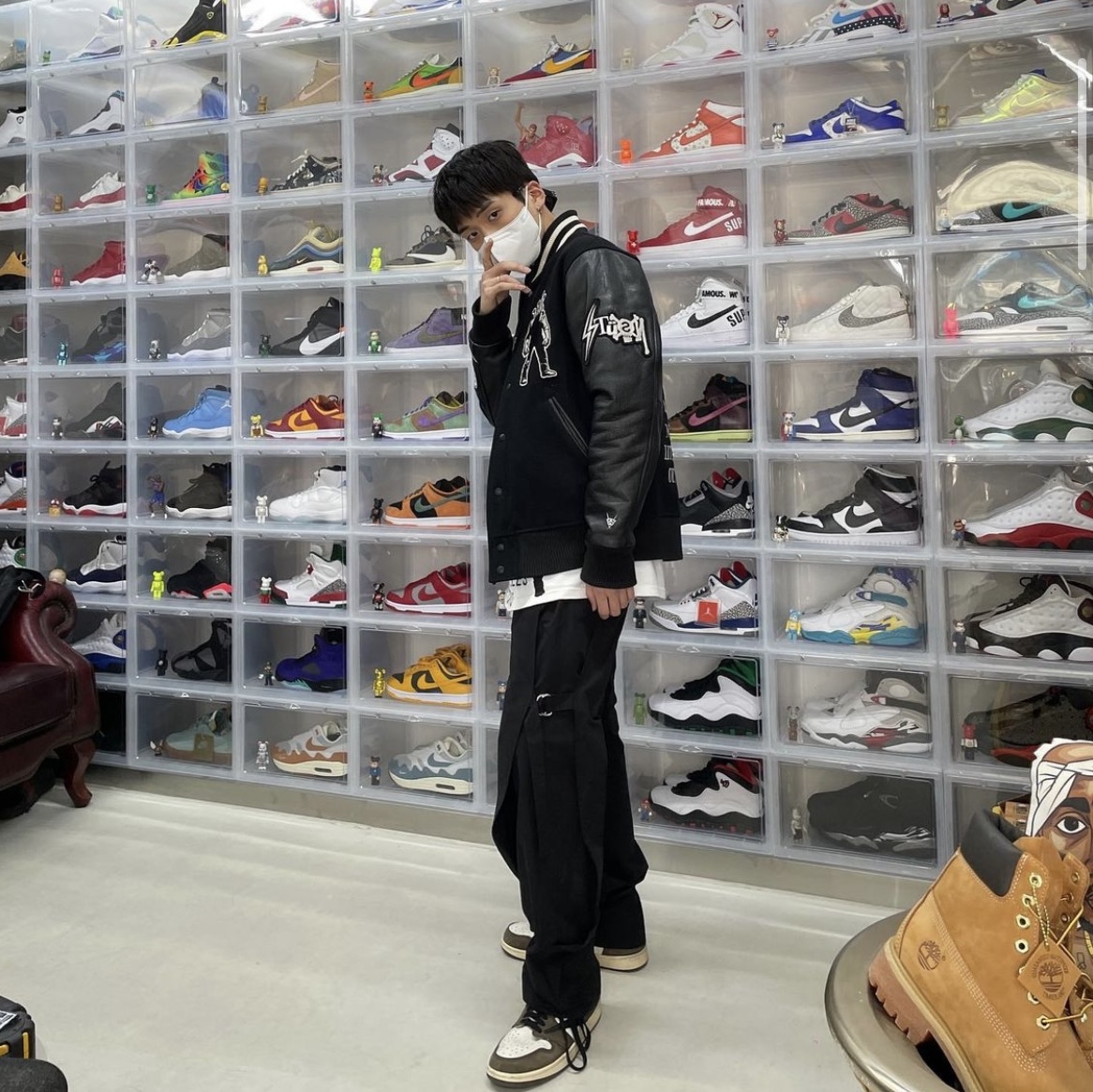 Stussy x Takahiromiyashita The Soloist 40 WT T-Shirt, Jordan 1 x Travis Scott Retro High OG SP Mocha 착용 스타일