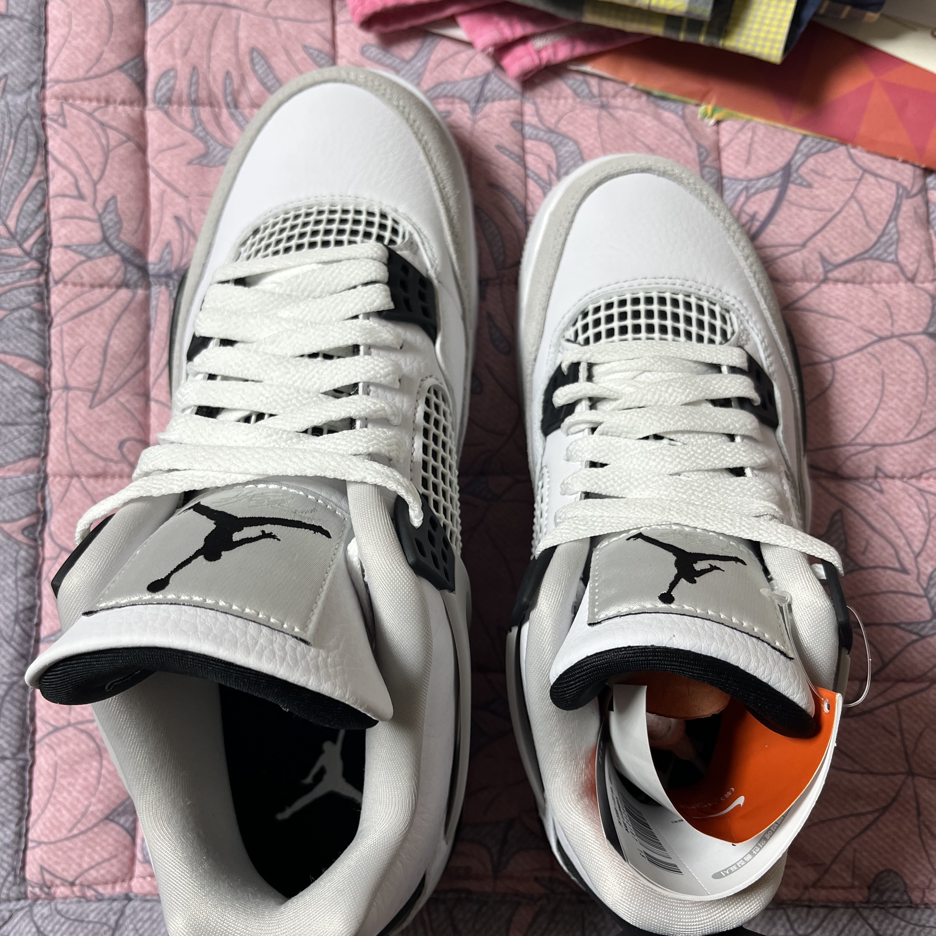 Jordan 4 Retro White and Black, (GS) Jordan 4 Retro White and Black 착용 스타일 - 4