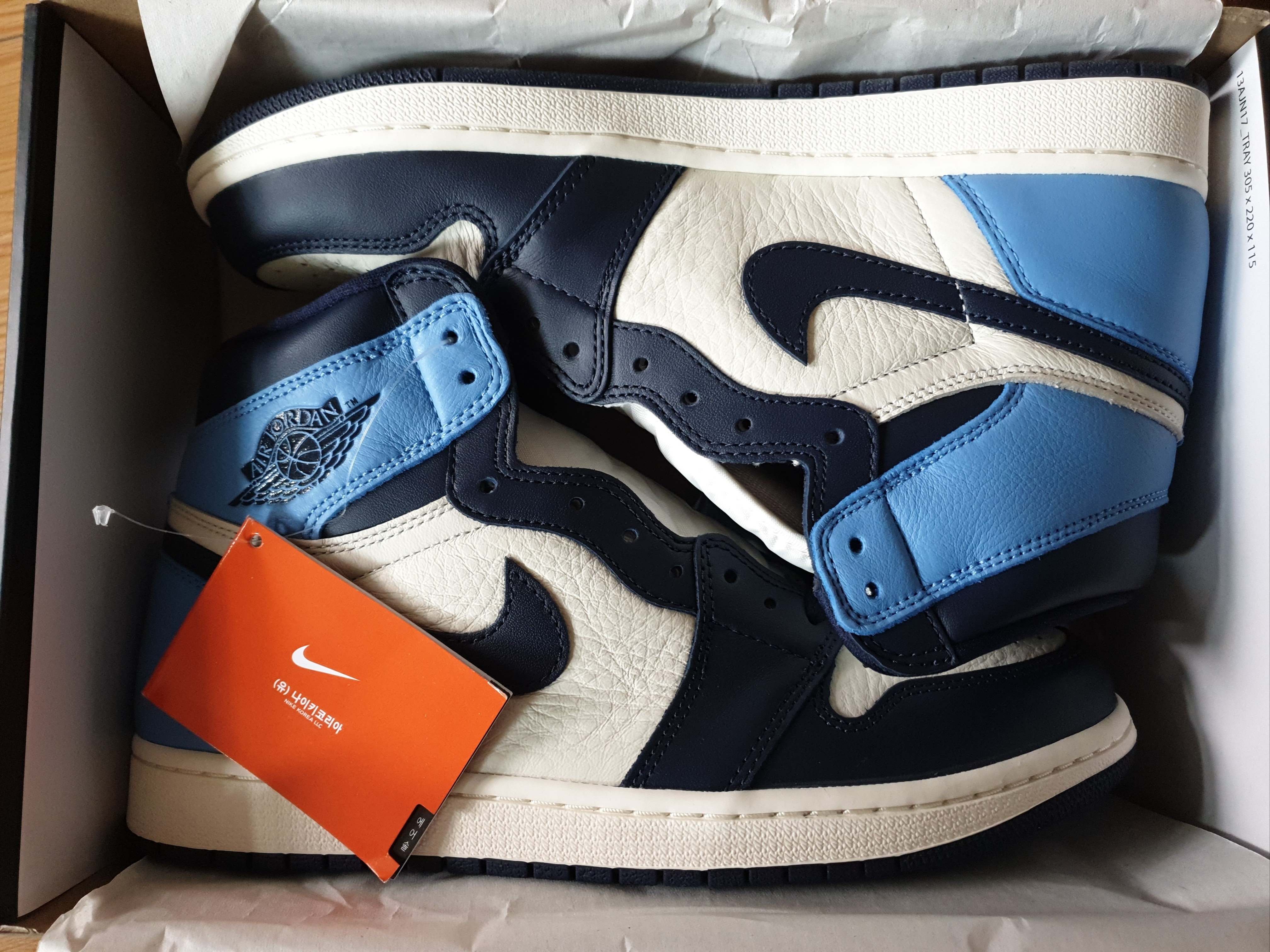 Jordan 1 Retro High Obsidian UNC 착용 스타일 - 1