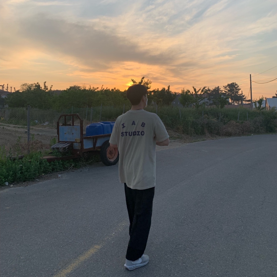 IAB Studio Pigment T-Shirt Oatmeal, Nike x Sacai x Fragment LDWaffle Light Smoke Grey 착용 스타일