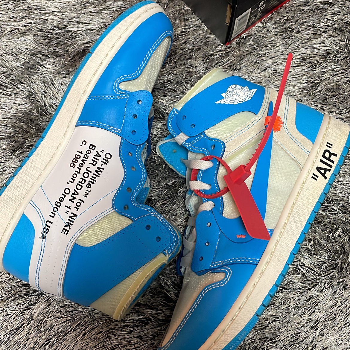 Jordan 1 x Off-White Retro High University Blue 착용 스타일