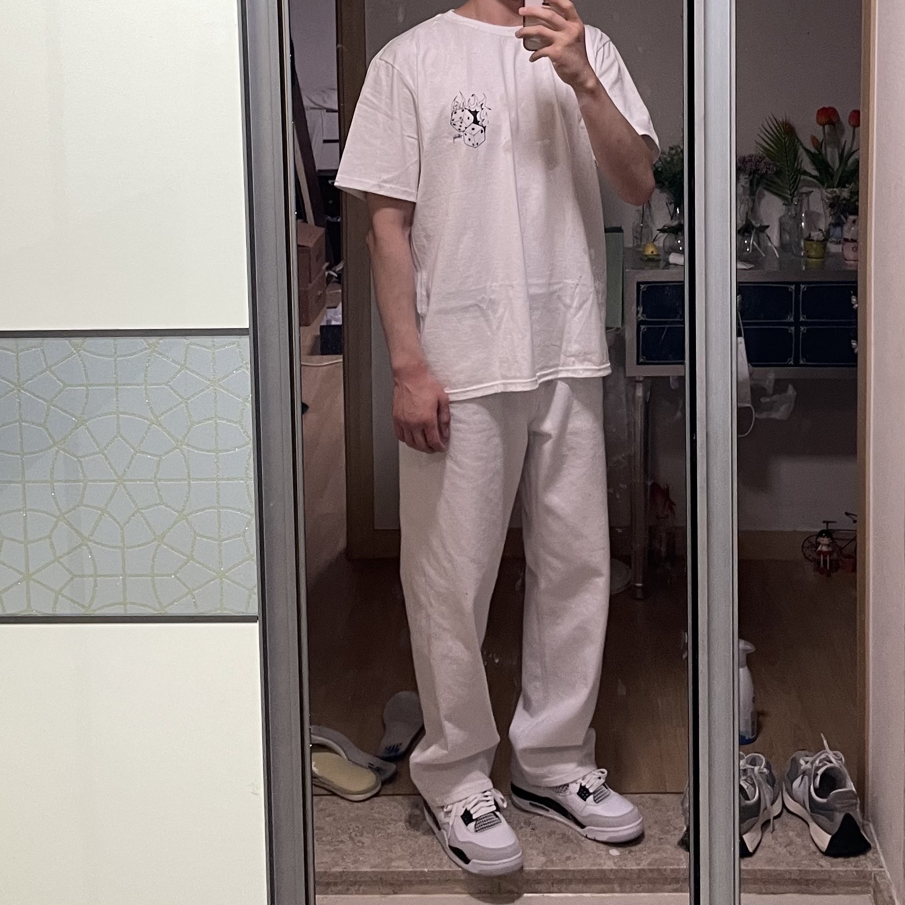 Jordan 4 Retro White and Black 착용 스타일 - 2