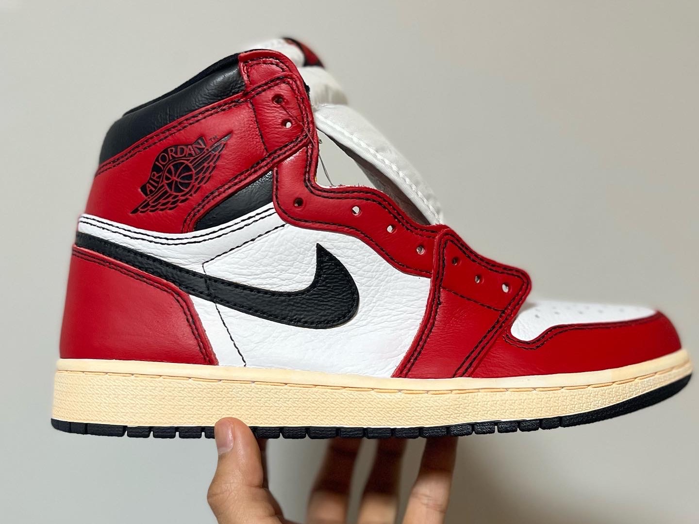 Jordan 1 Retro High OG Light Fusion Red 착용 스타일 - 1