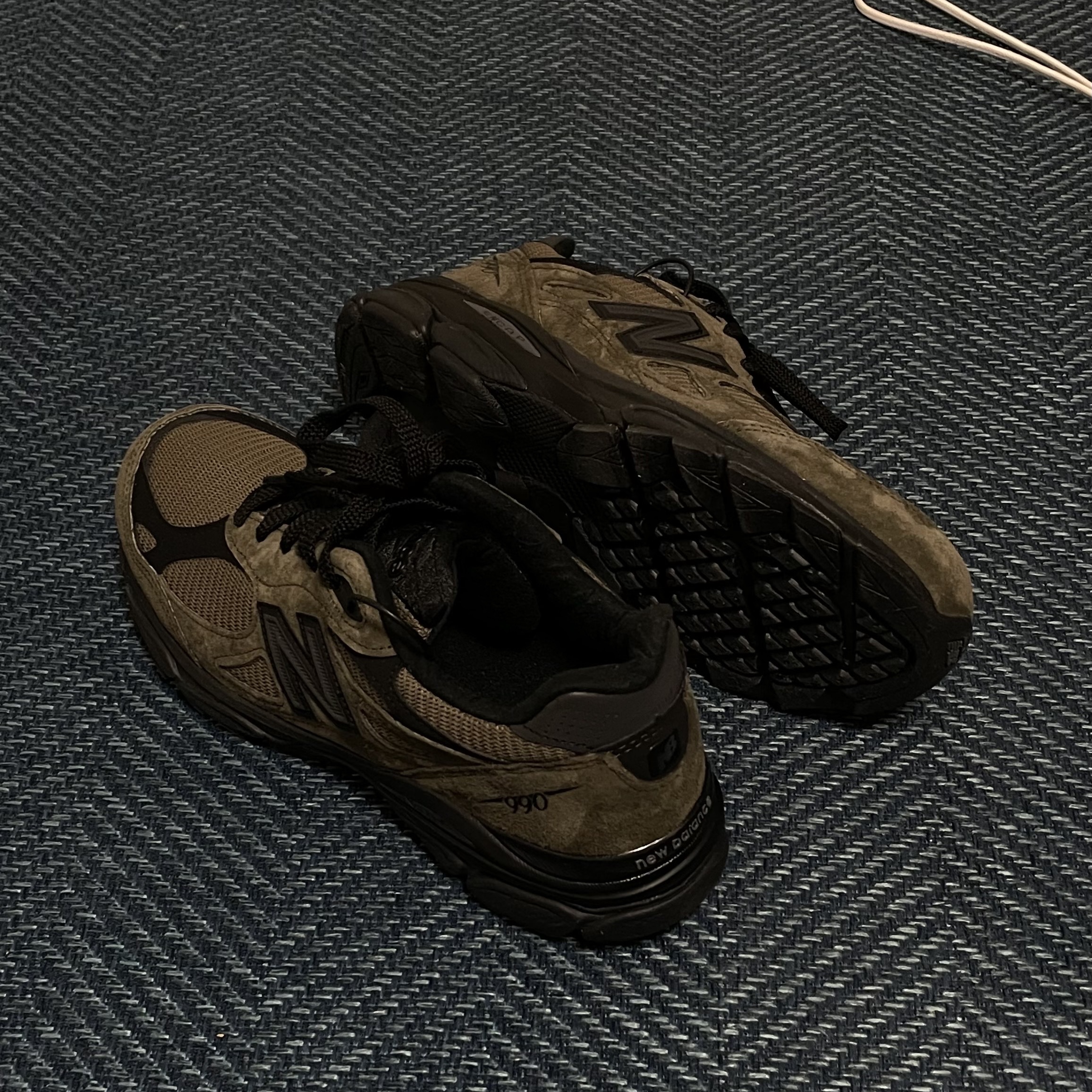 New Balance x JJJJound 990v3 Brown Black 착용 스타일 - 2