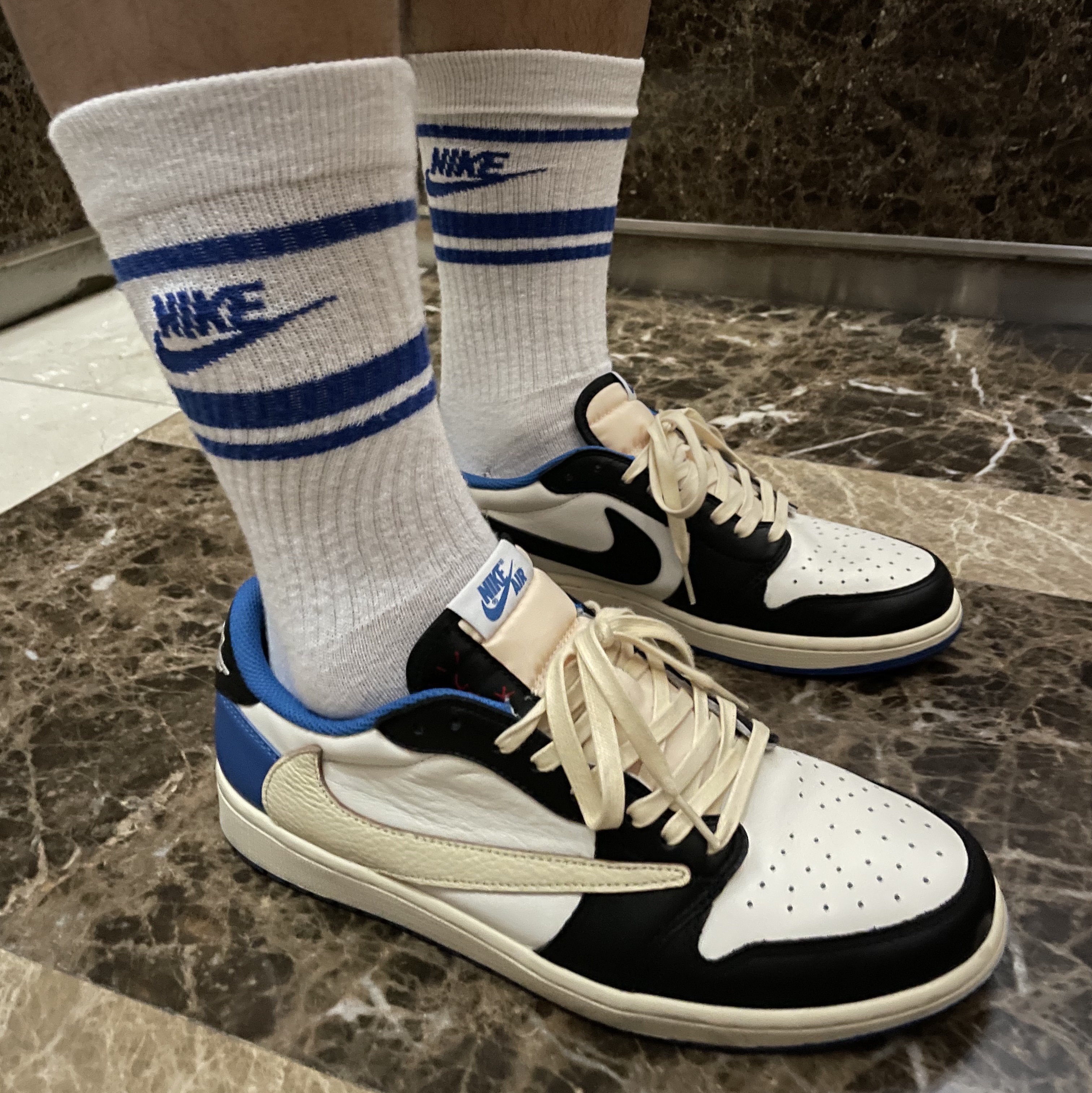 Jordan 1 x Travis Scott x Fragment Retro Low OG SP Military Blue, Nike ACG Cargo Shorts Ironstone - Asia 착용 스타일 - 5