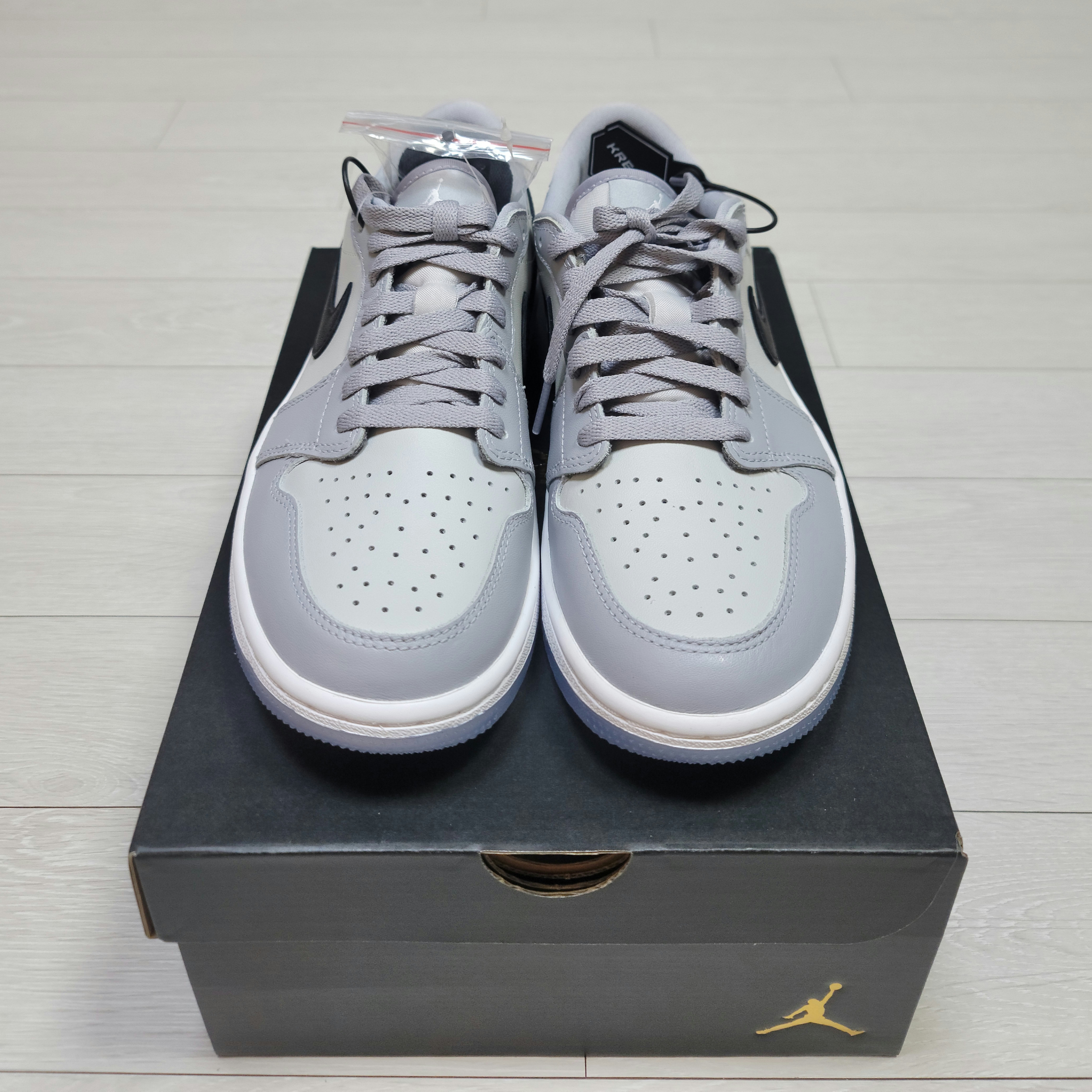 Jordan 1 Low Golf Wolf Grey 착용 스타일 - 2