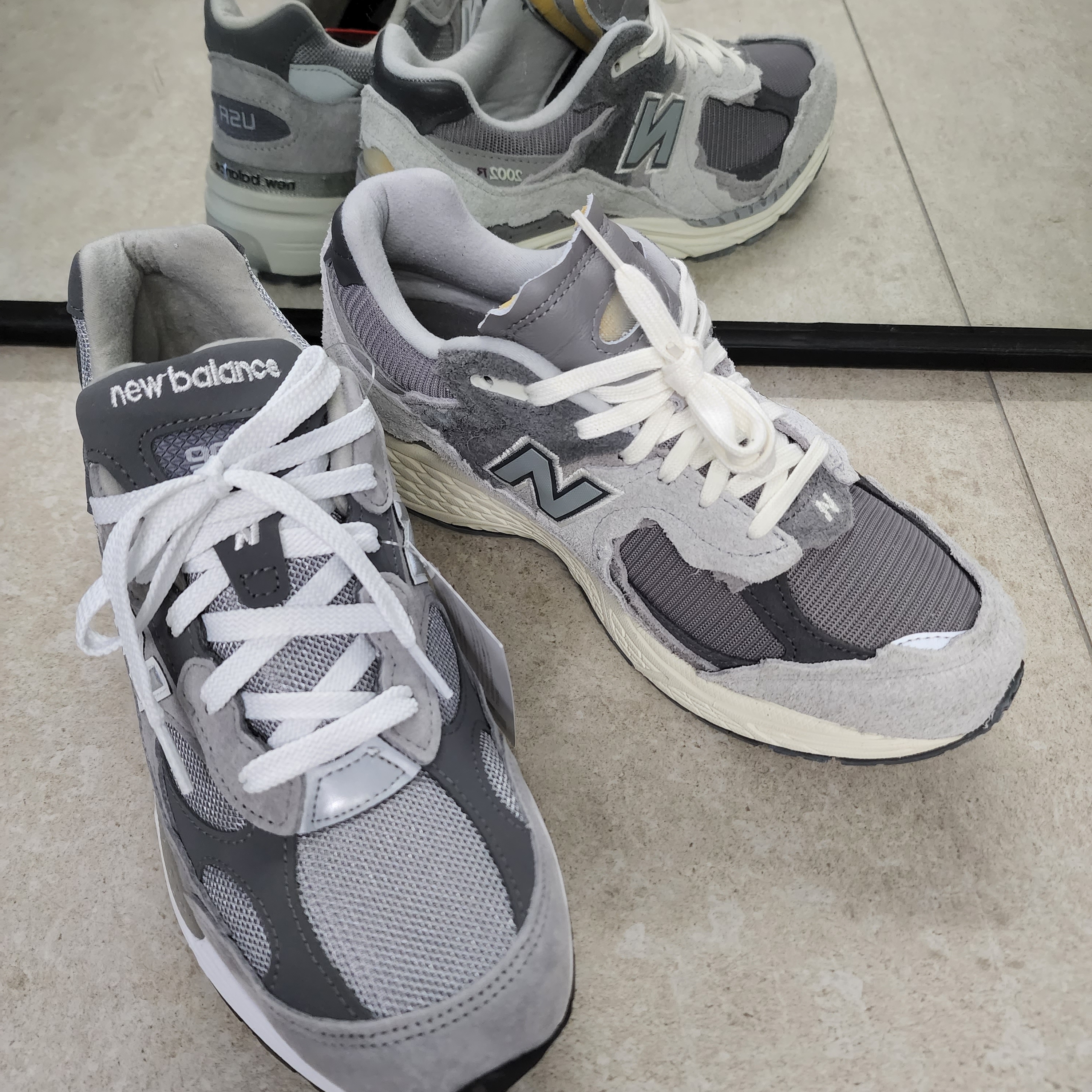 New Balance 2002R Protection Pack Rain Cloud, New Balance 992 Made in USA Grey - D Standard 착용 스타일 - 1