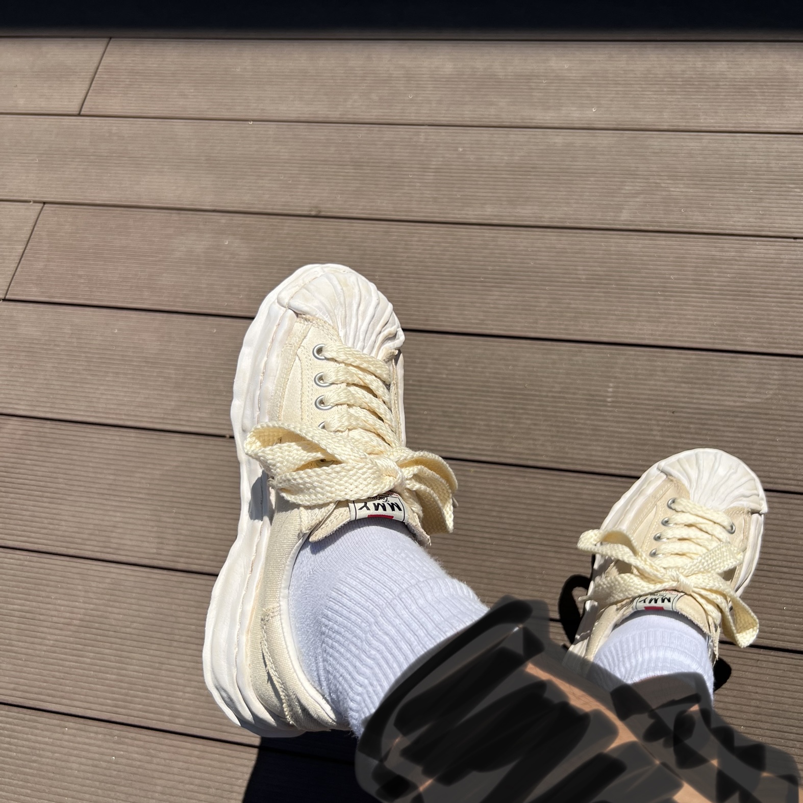 Maison Mihara Yasuhiro Blakey OG STC Sole OD Canvas Low-top Sneakers White 착용 스타일