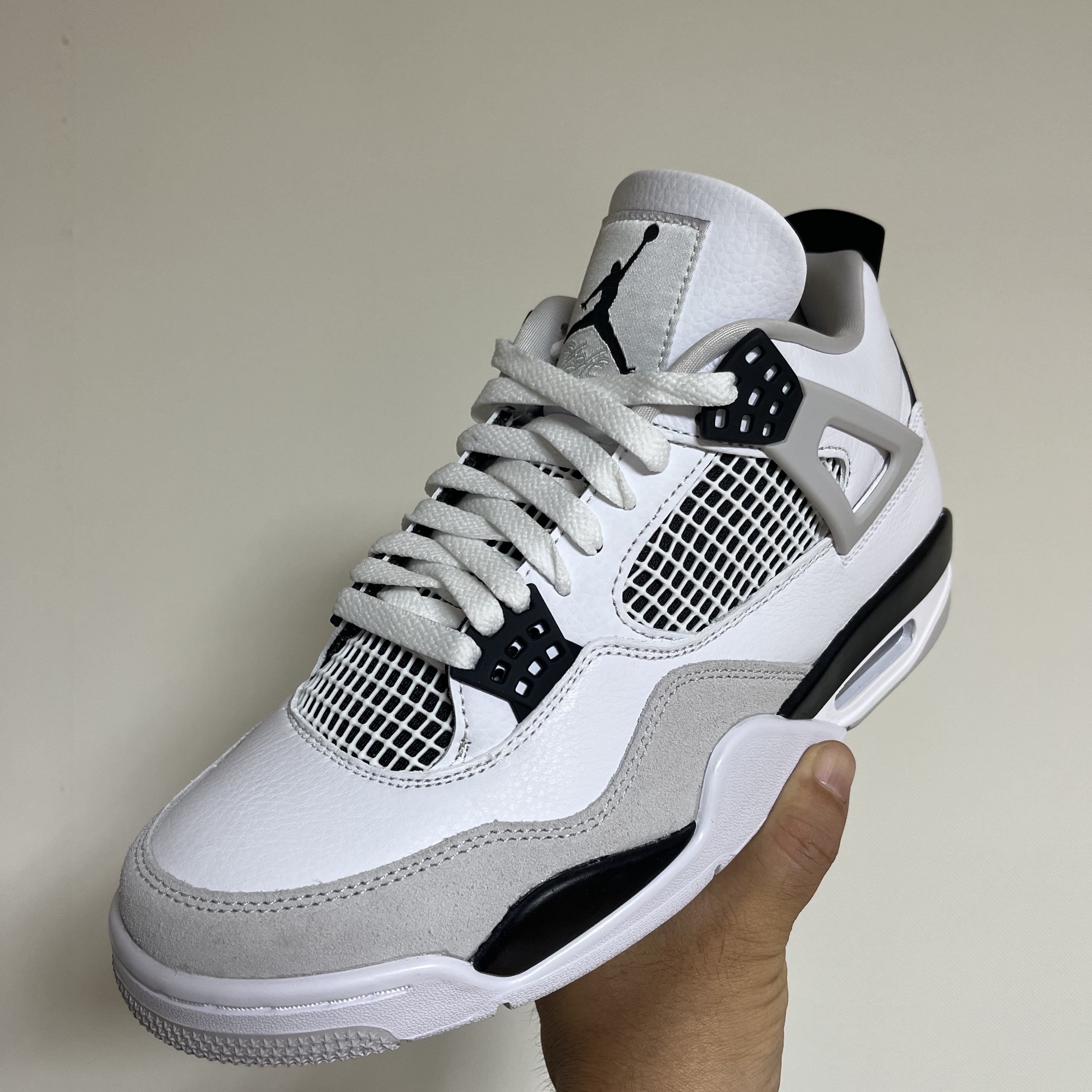 Jordan 4 Retro White and Black, (GS) Jordan 4 Retro White and Black 착용 스타일 - 2