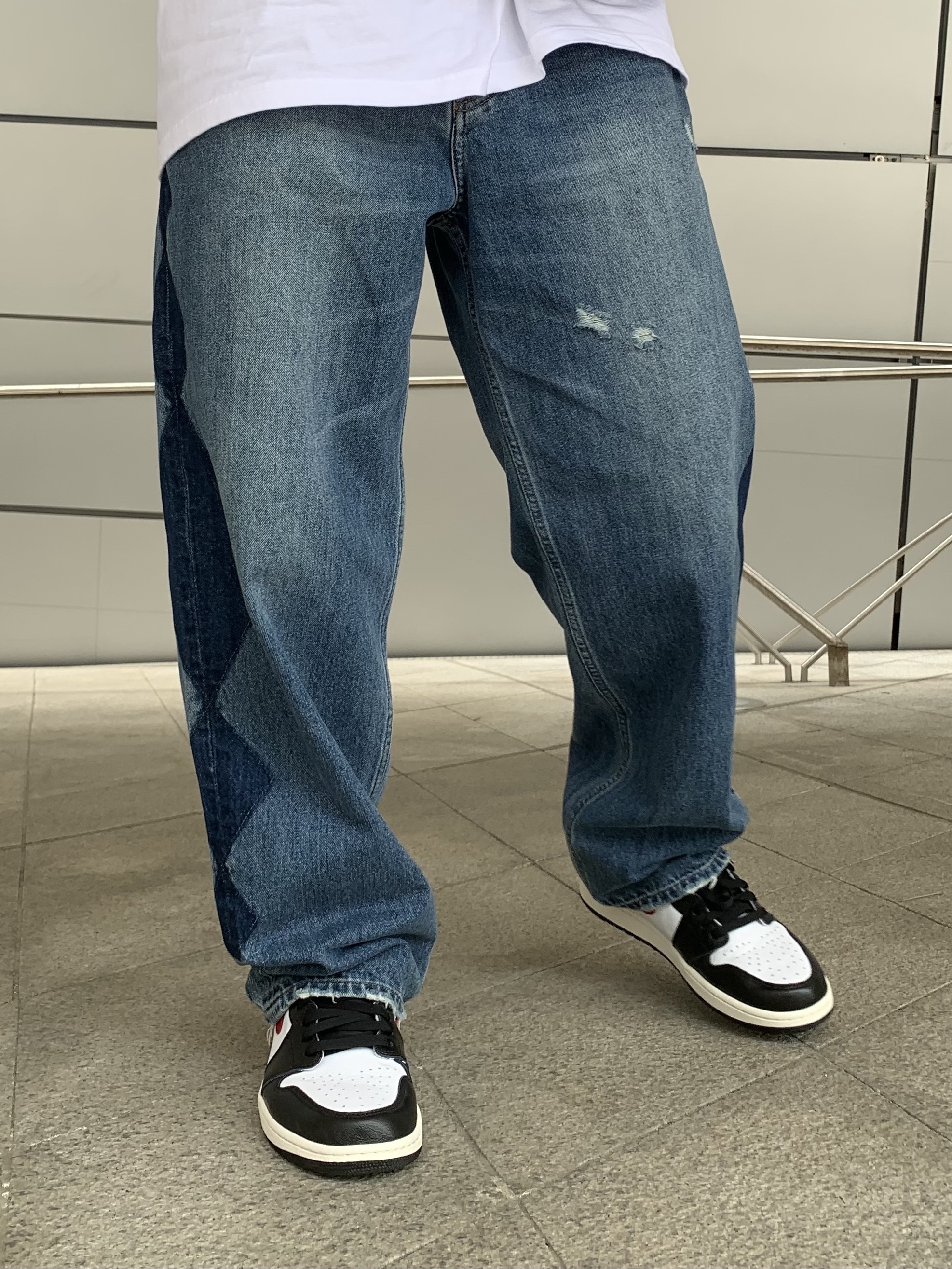 Ader Error x Eastpak Up-Down Sling Black, Jordan 1 Retro High OG Gym Red 착용 스타일 - 2