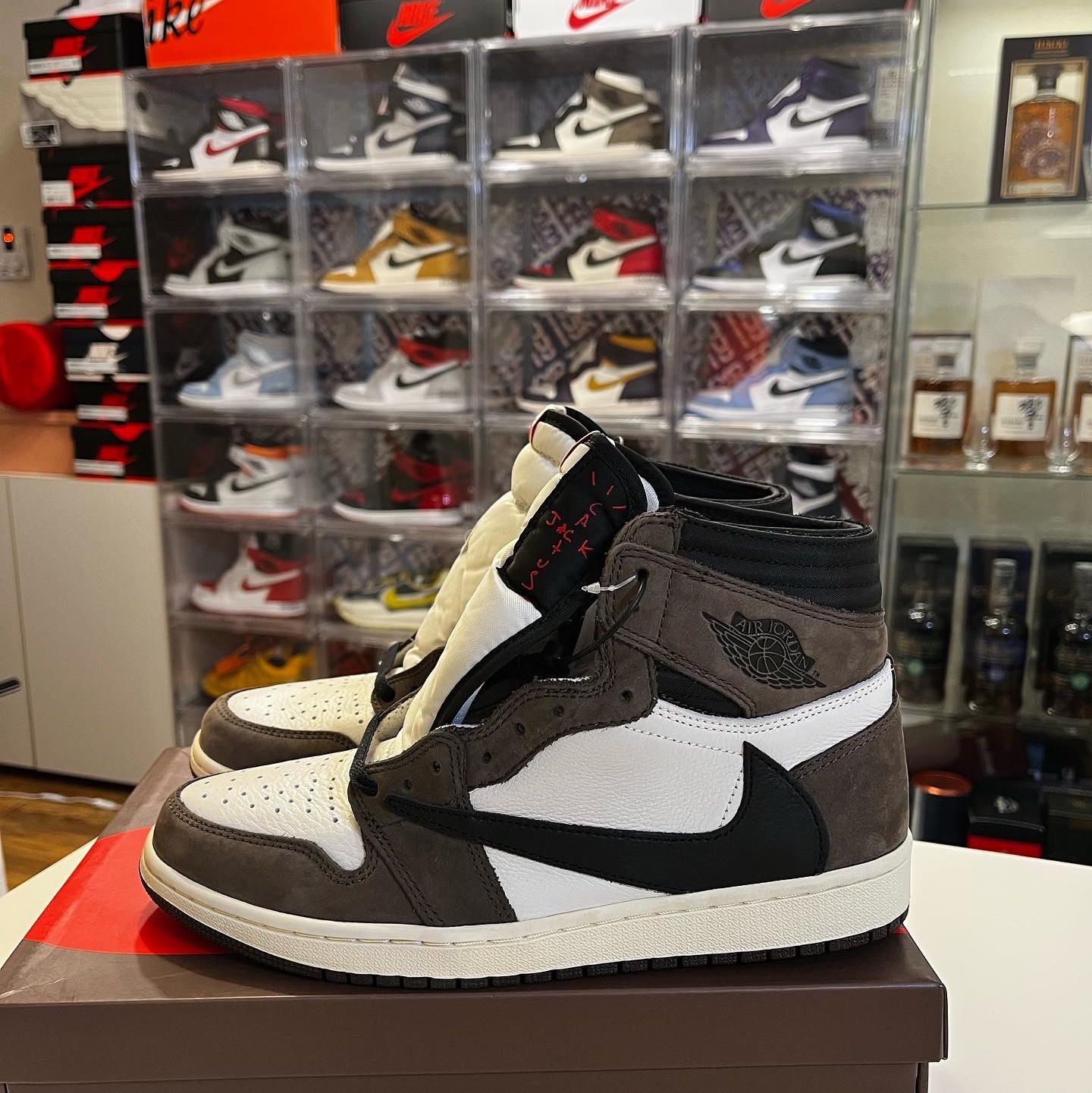 Jordan 1 x Travis Scott Retro High OG SP Mocha 착용 스타일