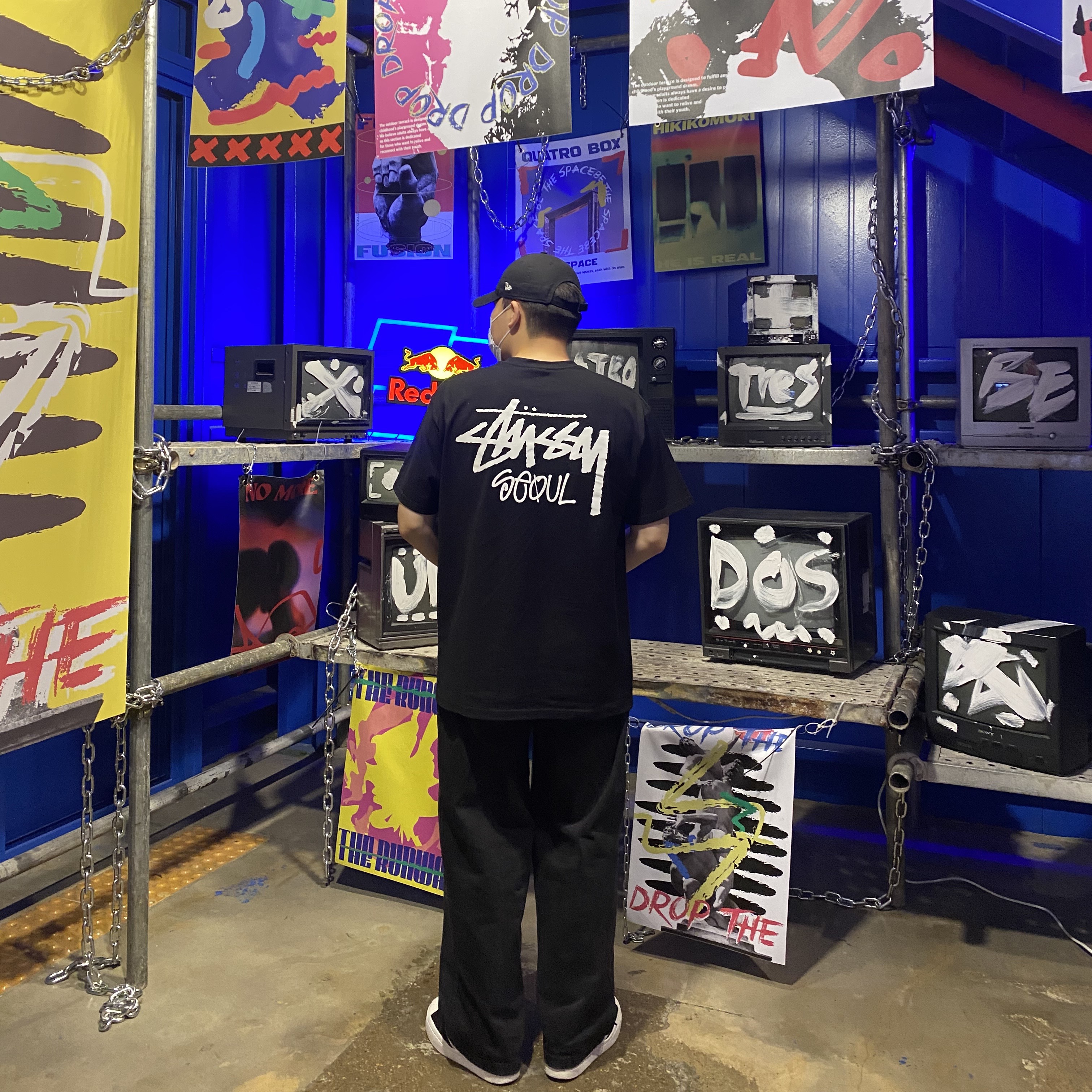 Stussy Stock Seoul T-Shirt Black 2022 착용 스타일 - 1