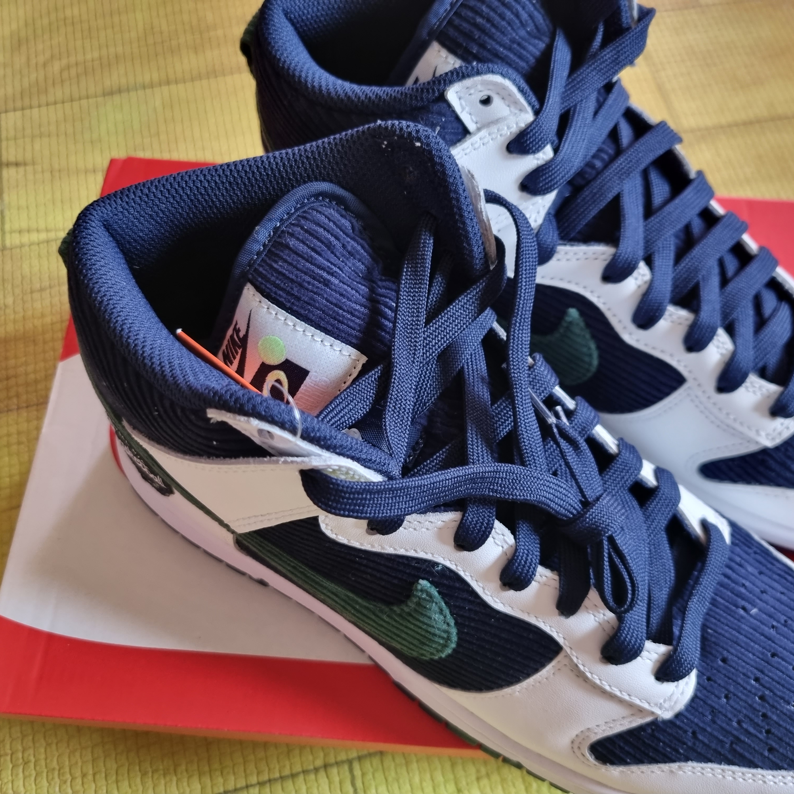 Nike Dunk High PRM EMB College Navy 착용 스타일