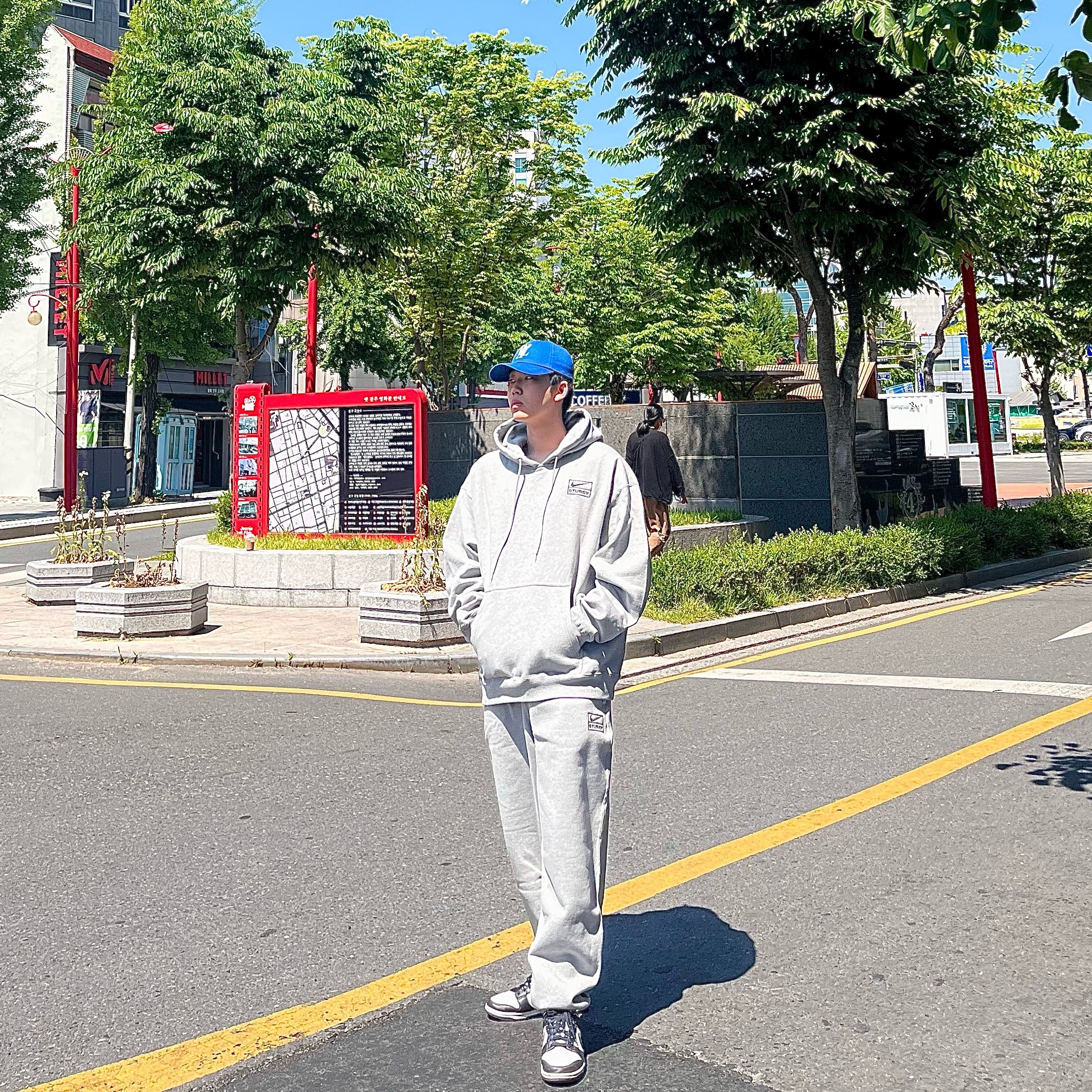 Nike Dunk Low Retro Black, Nike x Stussy NRG RA Pullover Hoodie Dark Grey Heather (DJ9488-063) 착용 스타일