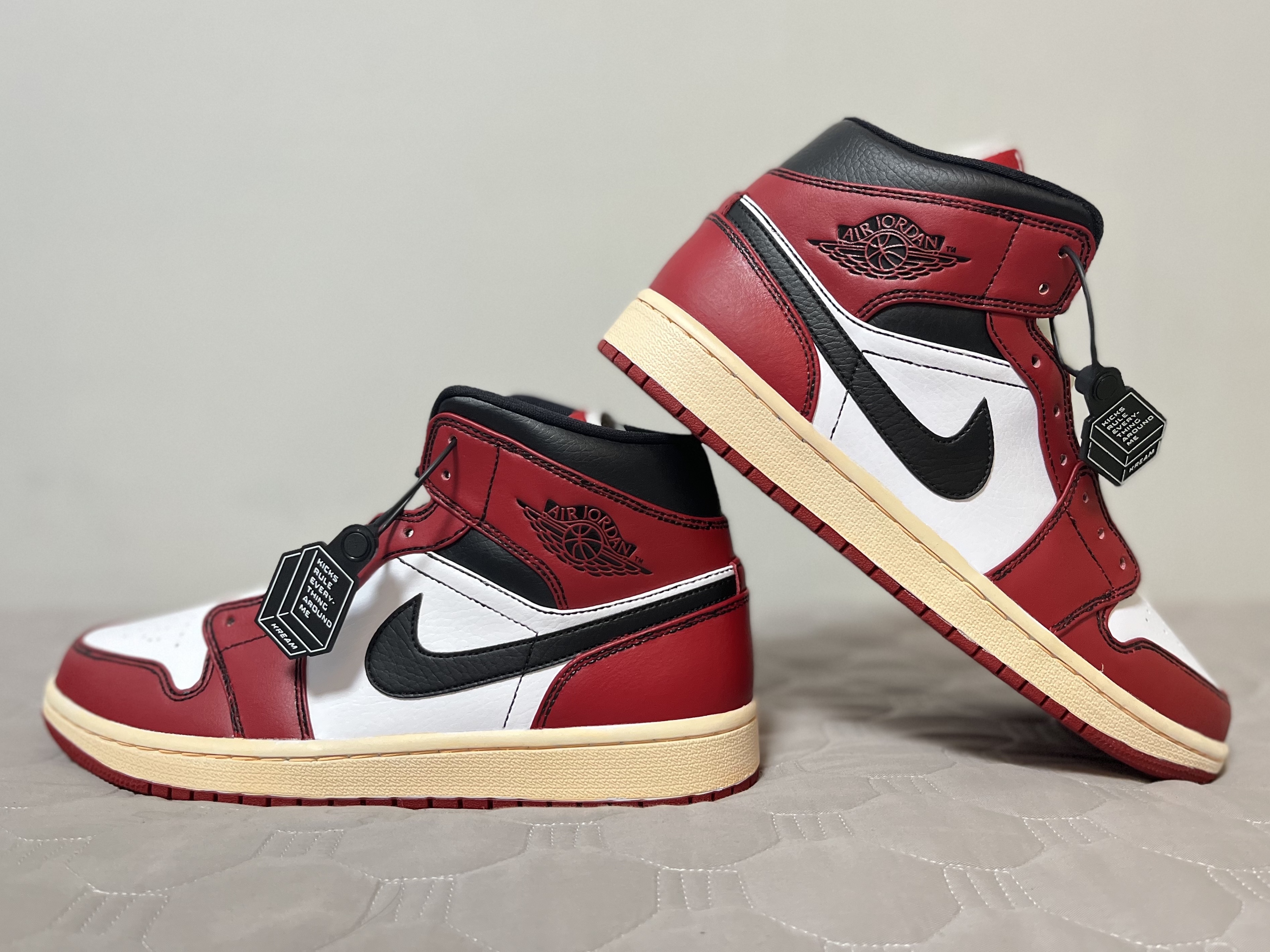 Jordan 1 Mid Chicago 2020 착용 스타일 - 2