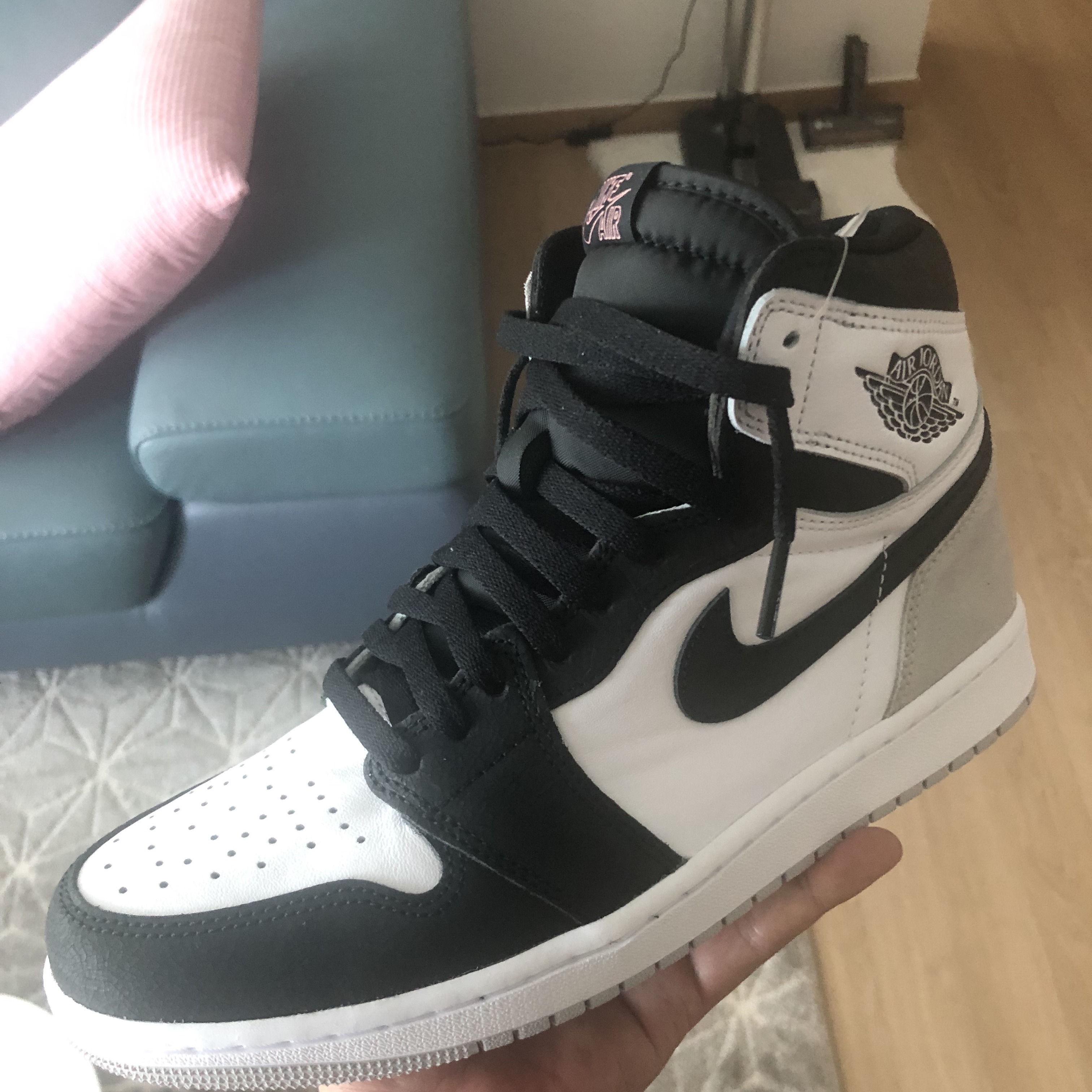 Jordan 1 Retro High OG Bleached Coral 착용 스타일