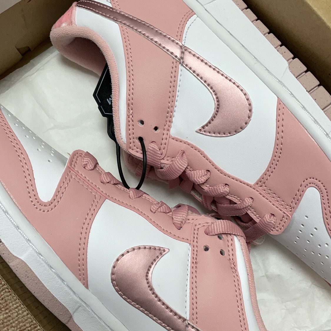 (GS) Nike Dunk Low Pink Velvet 착용 스타일 - 2