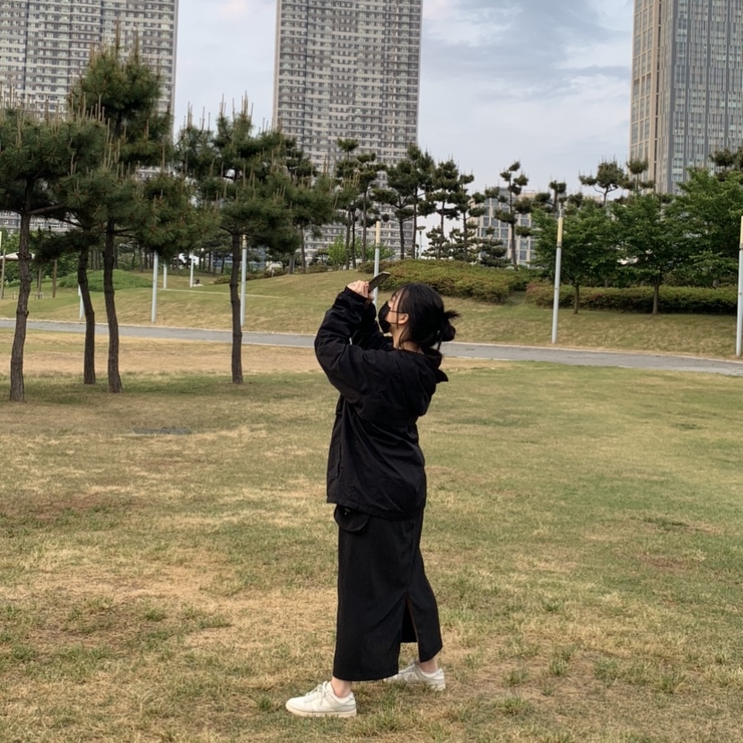 Stussy Stock DSM New York T-Shirt Black, Jordan 1 Mid Light Smoke Grey Anthracite 착용 스타일 - 3