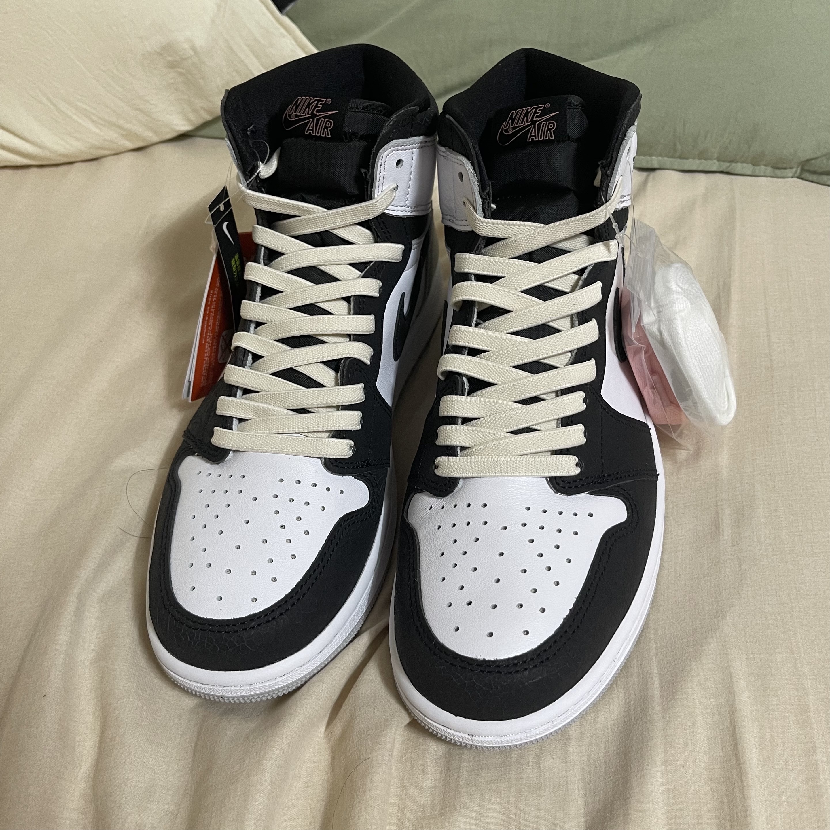 Jordan 1 Retro High OG Bleached Coral 착용 스타일