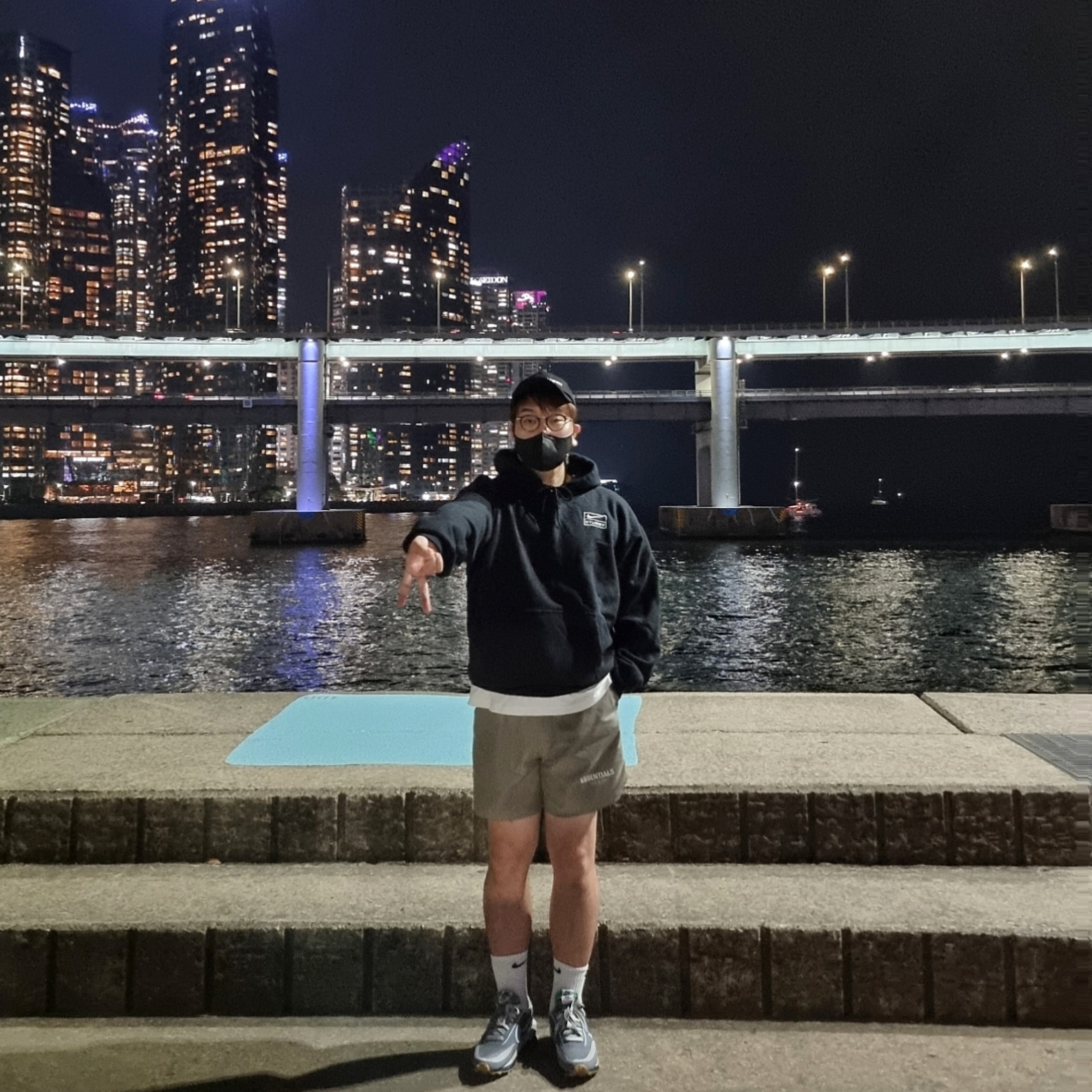 Wooyoungmi White Embroidered Logo Ball Cap Black, Nike x Stussy NRG RA Washed Pullover Hoodie Black (DN4028-010) 착용 스타일 - 1