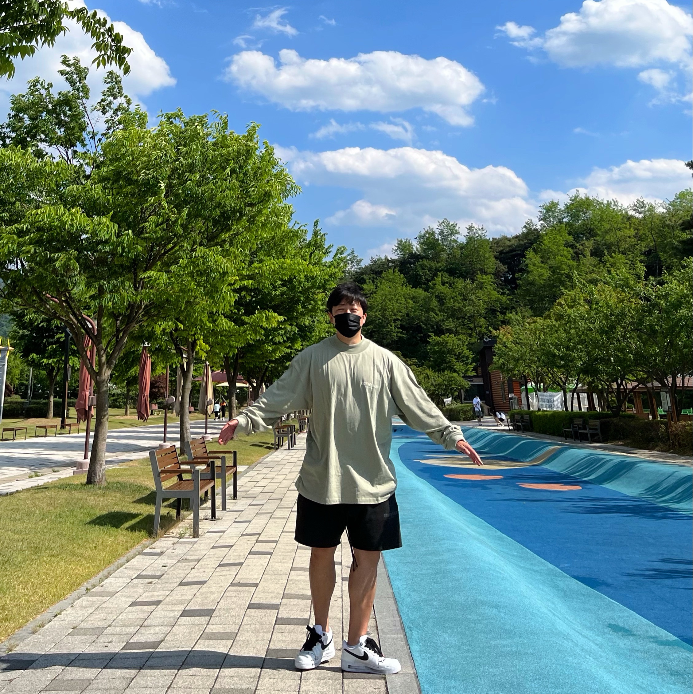 Nike x Peaceminusone Air Force 1 Low Para-Noise 2.0, Essentials The Core Collection Sweatshorts Black 착용 스타일