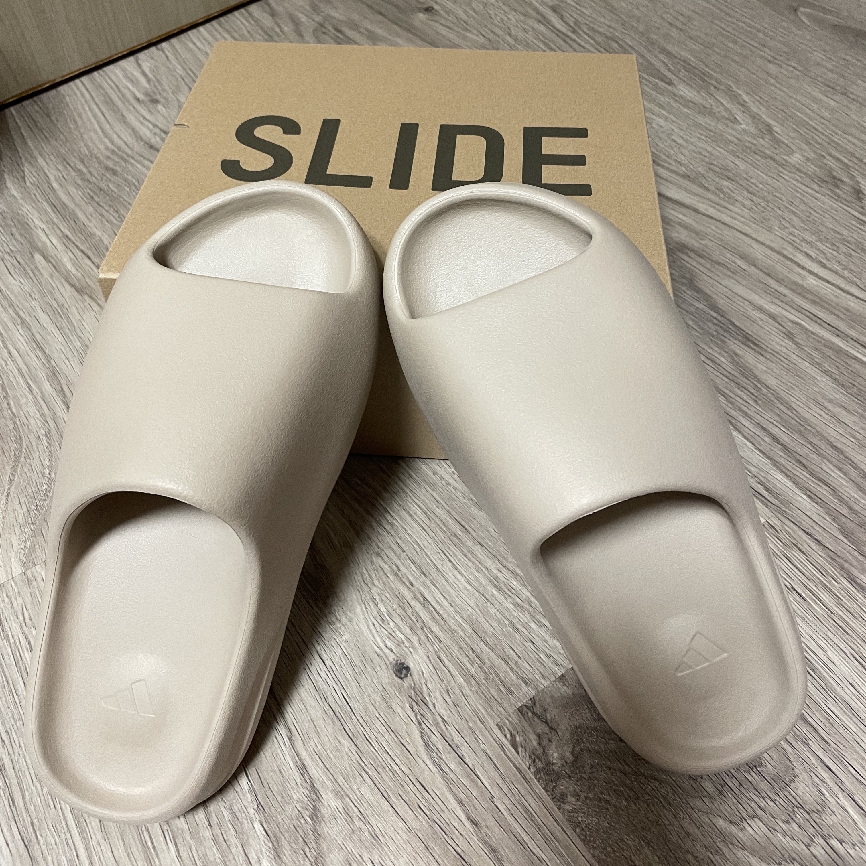 Adidas Yeezy Slide Pure - Re-Release Ver. 착용 스타일