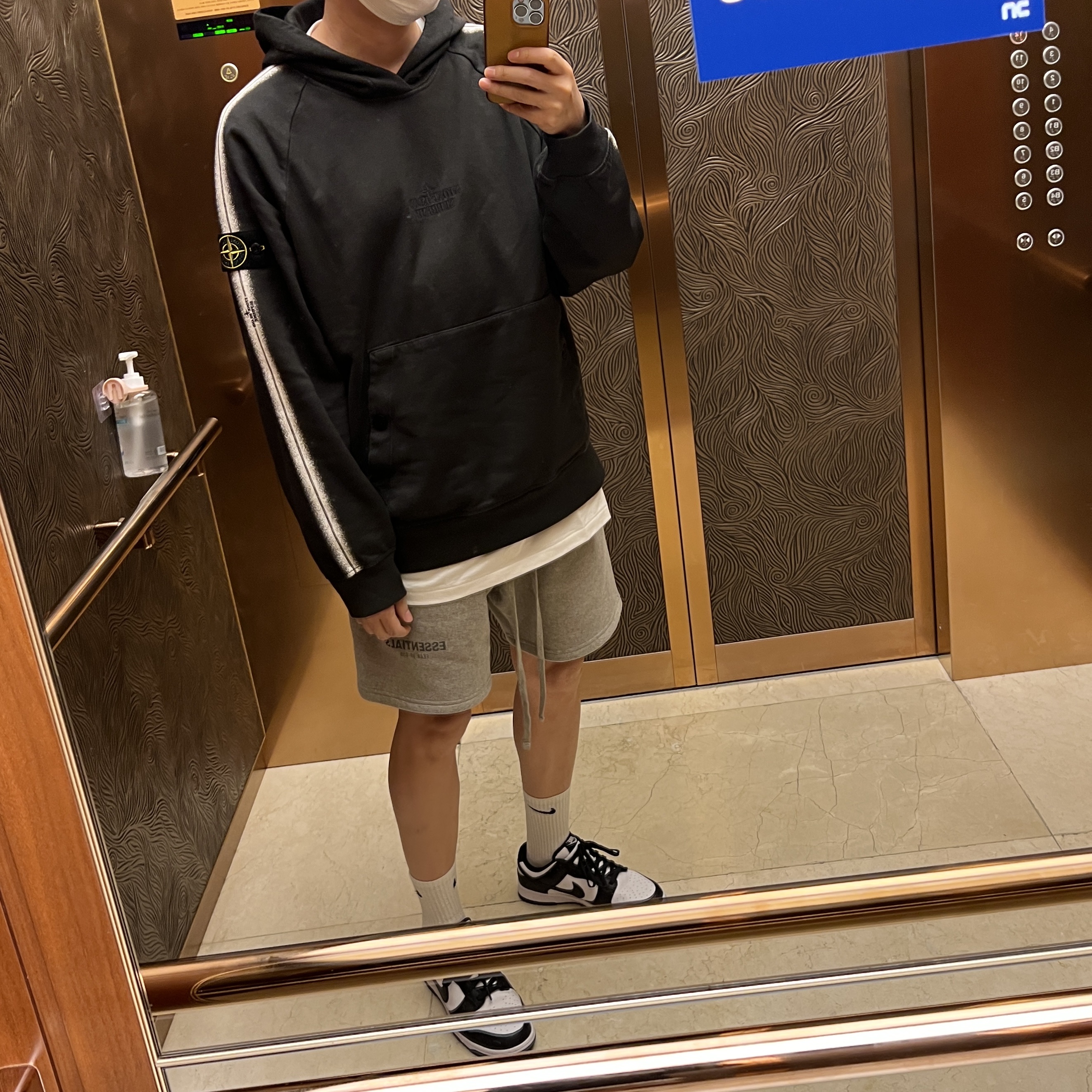 Supreme x Stone Island Stripe Hooded Sweatshirt Black - 22SS, Essentials The Core Collection Sweatshorts Heather Oatmeal 착용 스타일 - 1