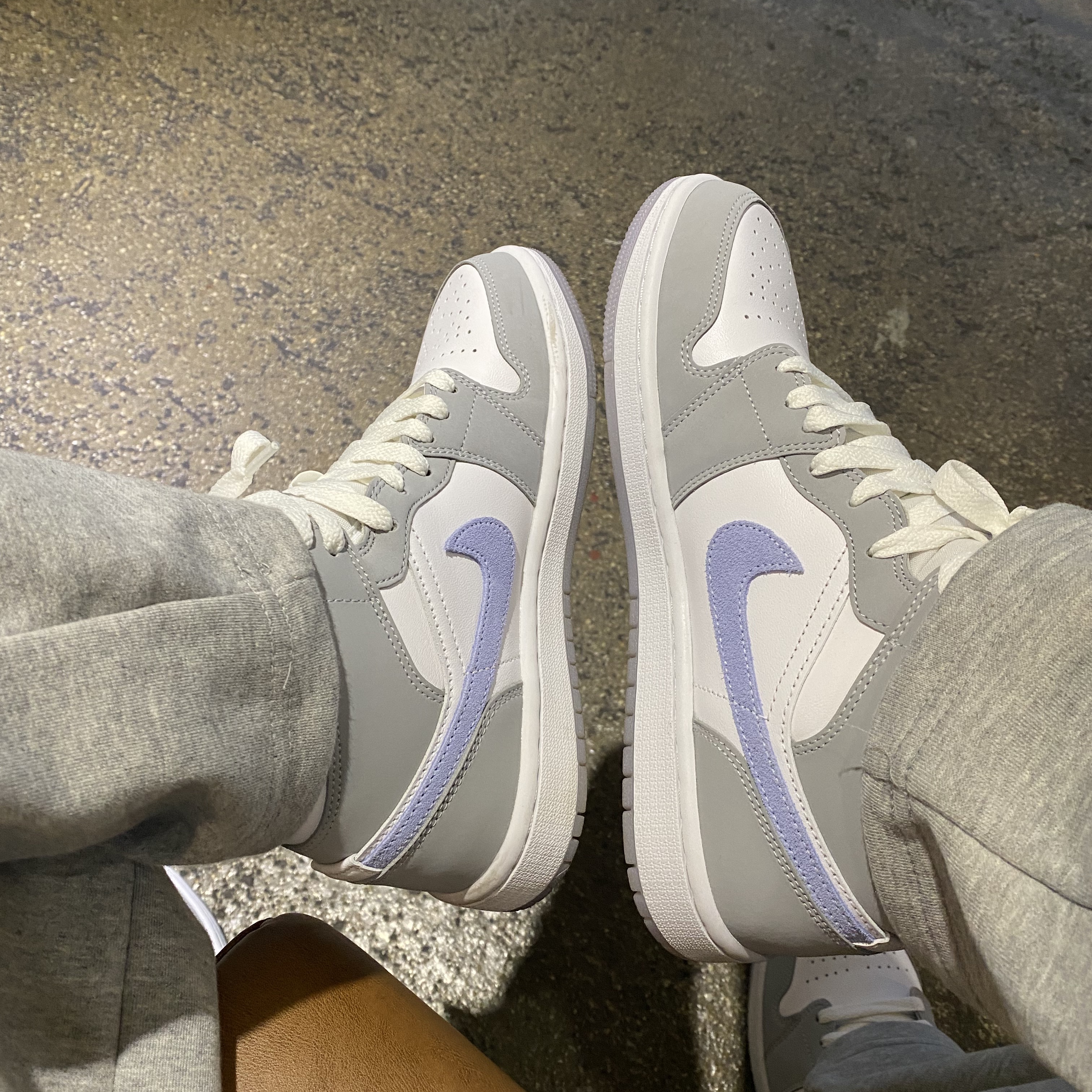 (W) Jordan 1 Mid Wolf Grey 착용 스타일