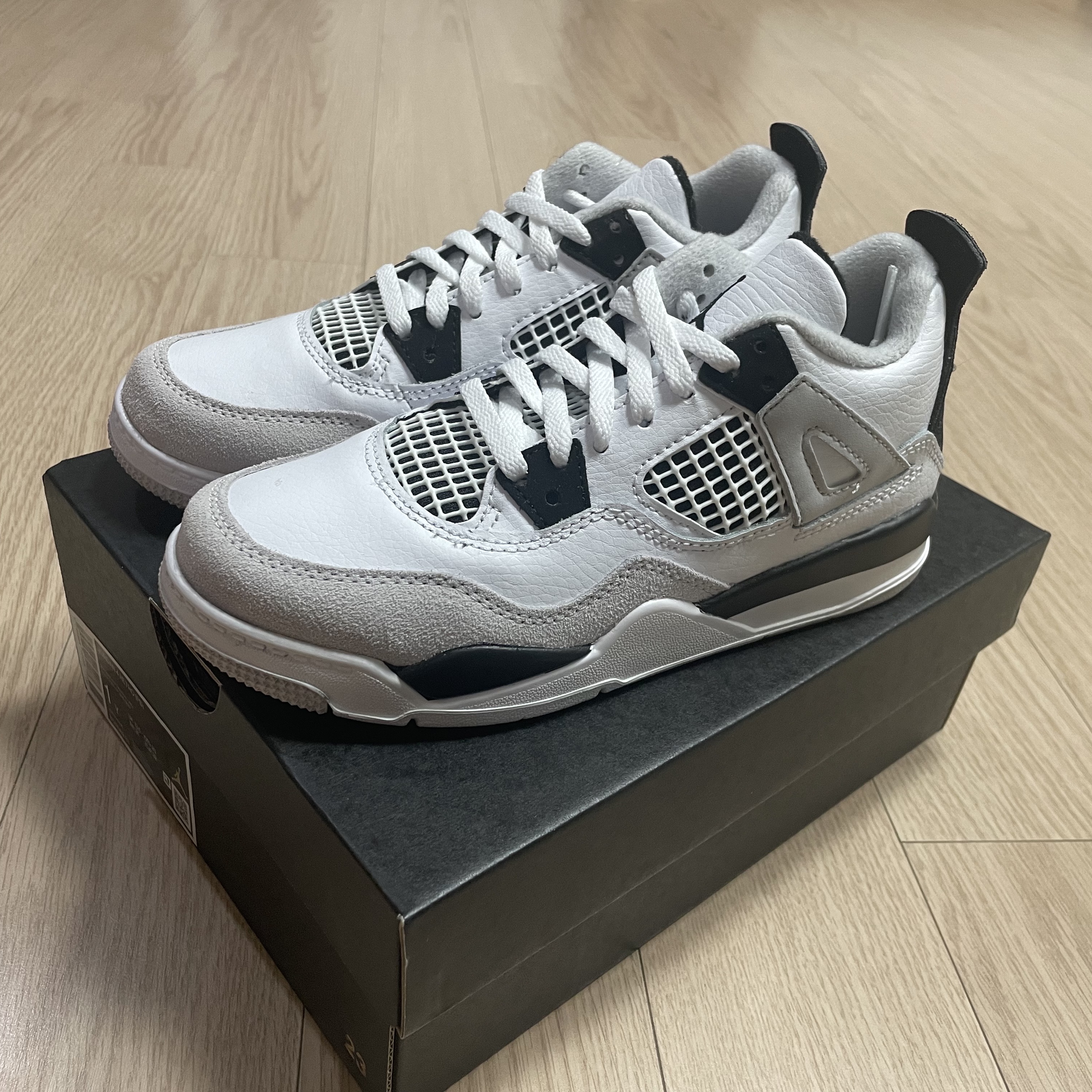 (PS) Jordan 4 Retro White and Black 착용 스타일 - 1