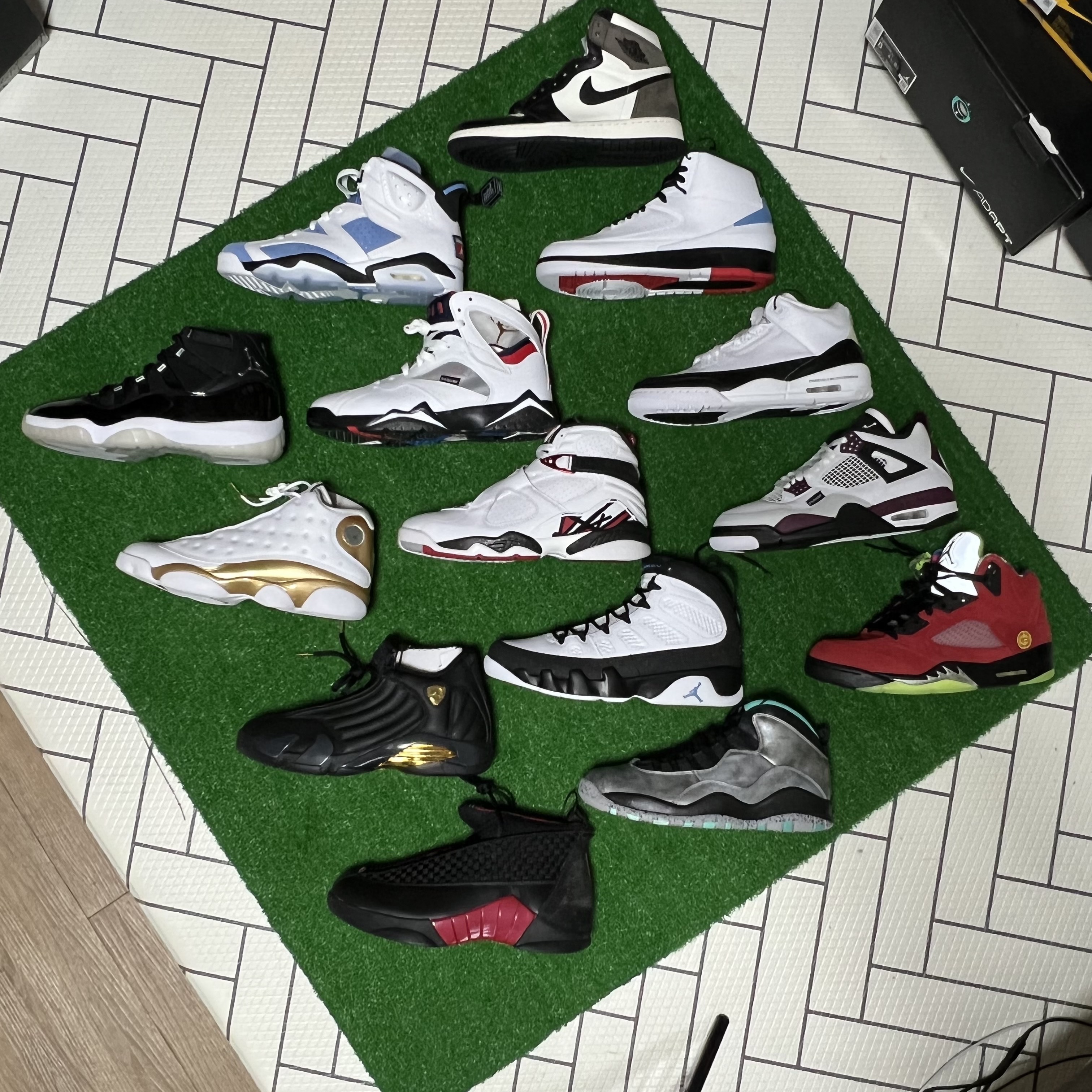 Jordan 1 Retro High OG Black Mocha, Jordan 3 x Fragment Retro SP White Black 착용 스타일