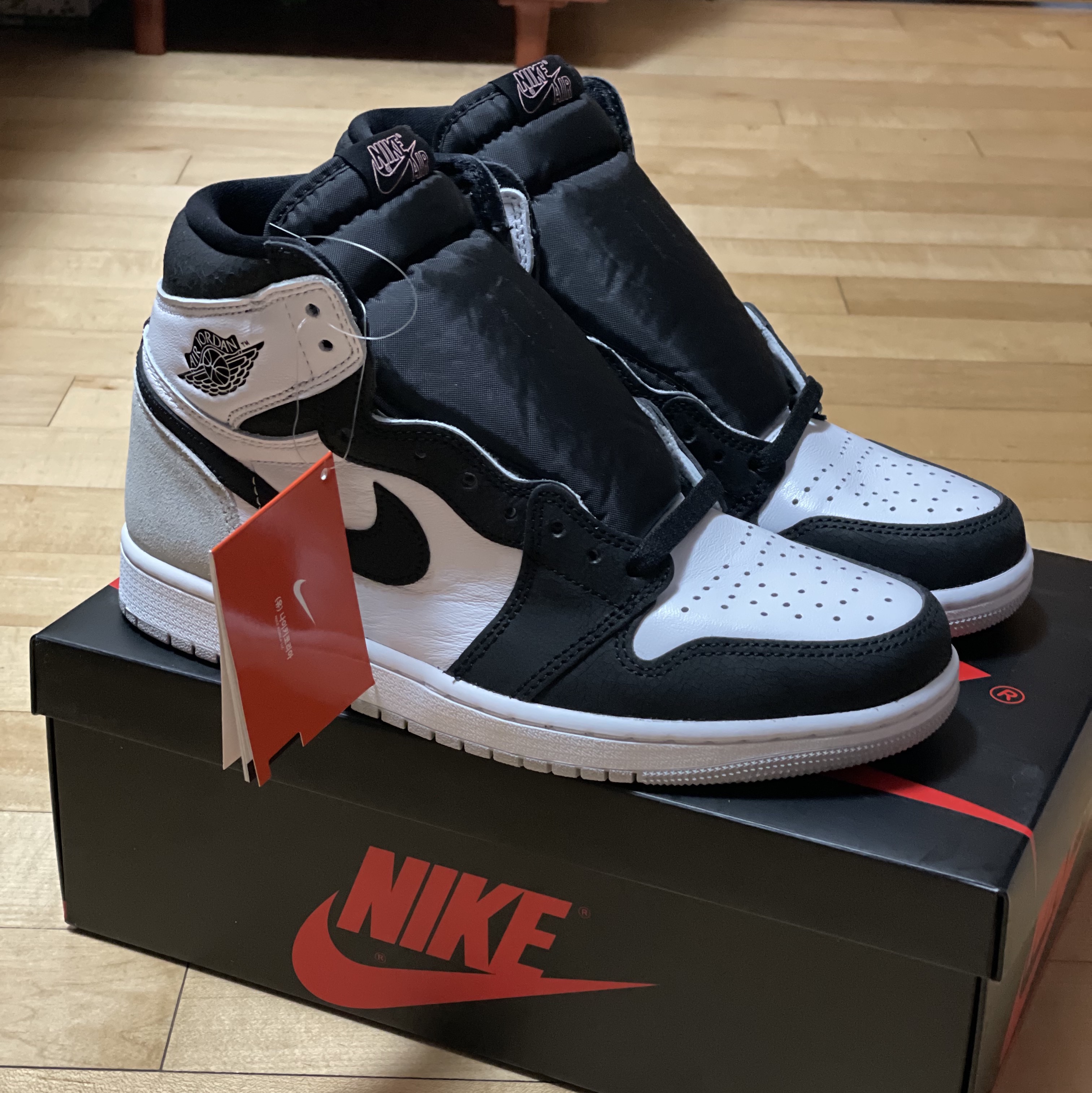 Jordan 1 Retro High OG Bleached Coral 착용 스타일