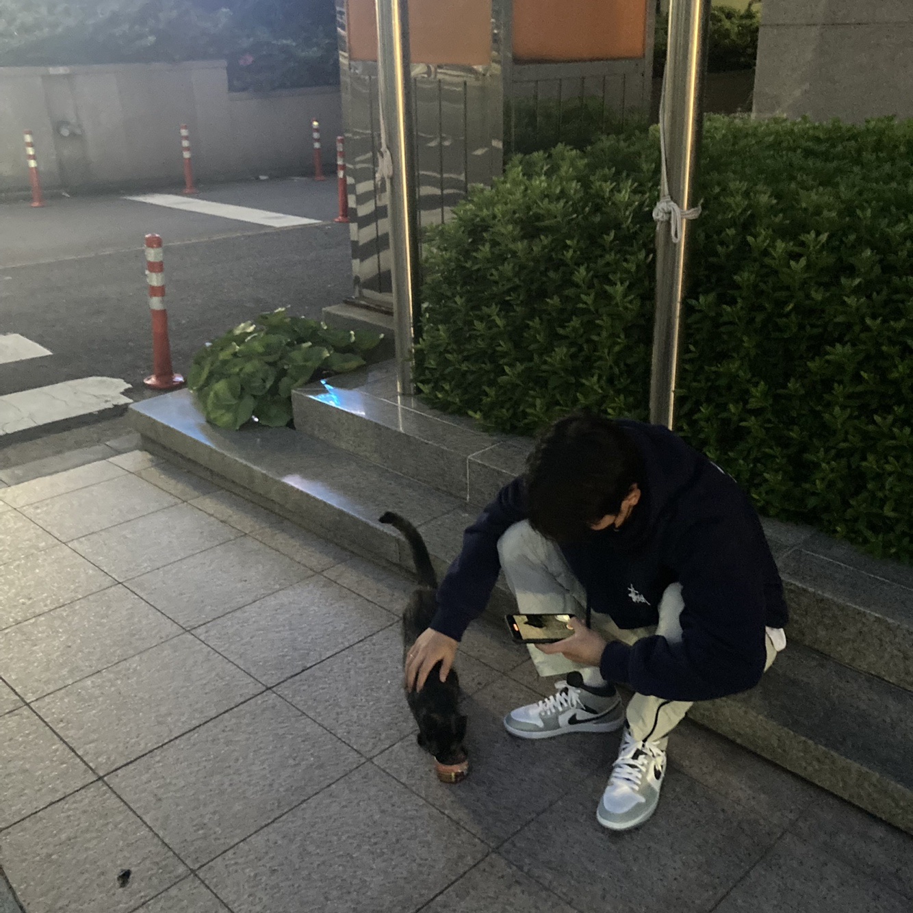 Stussy Basic Stussy Hoodie Navy 2021, Jordan 1 Mid Light Smoke Grey Anthracite 착용 스타일