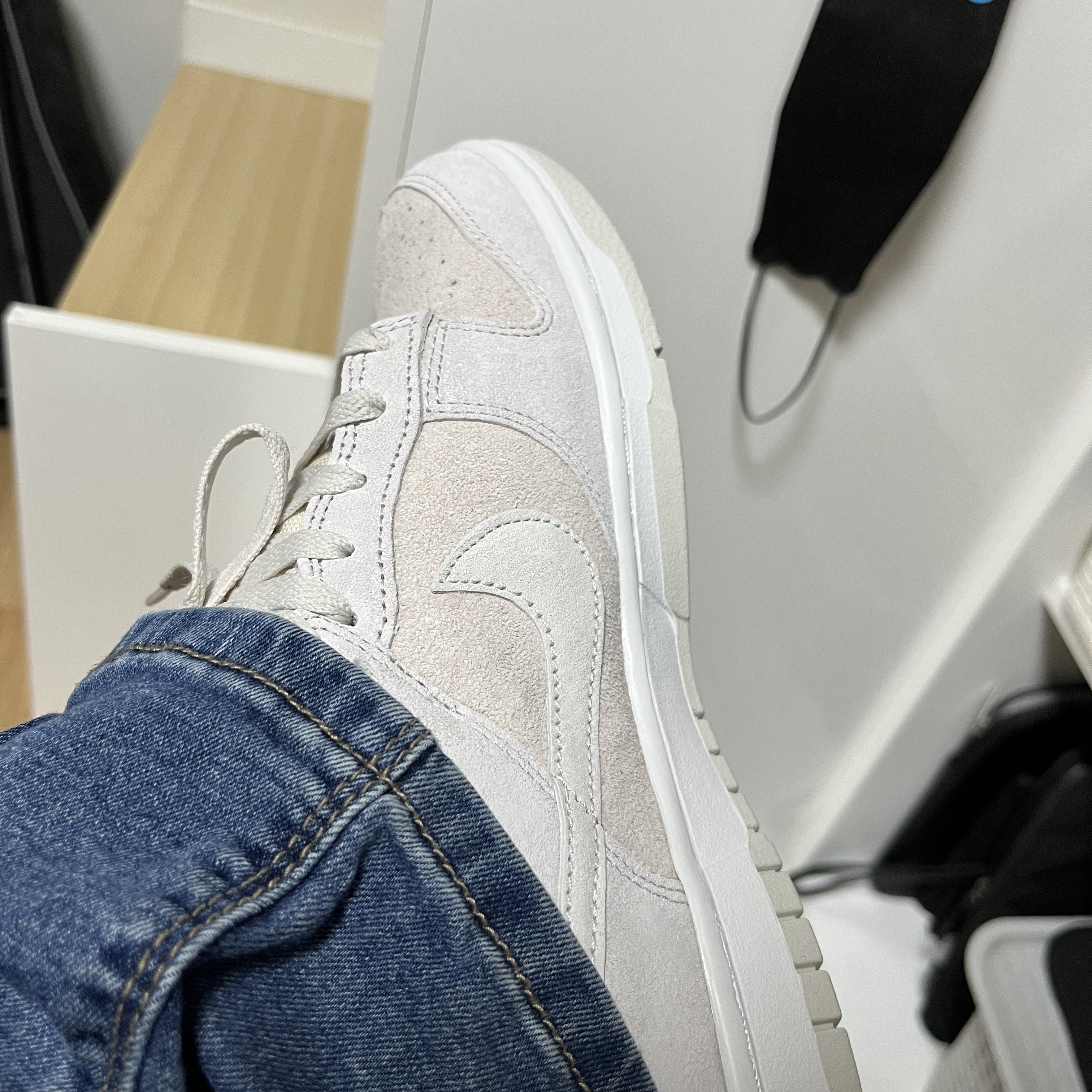 Nike Dunk Low Retro PRM Vast Grey 착용 스타일 - 3