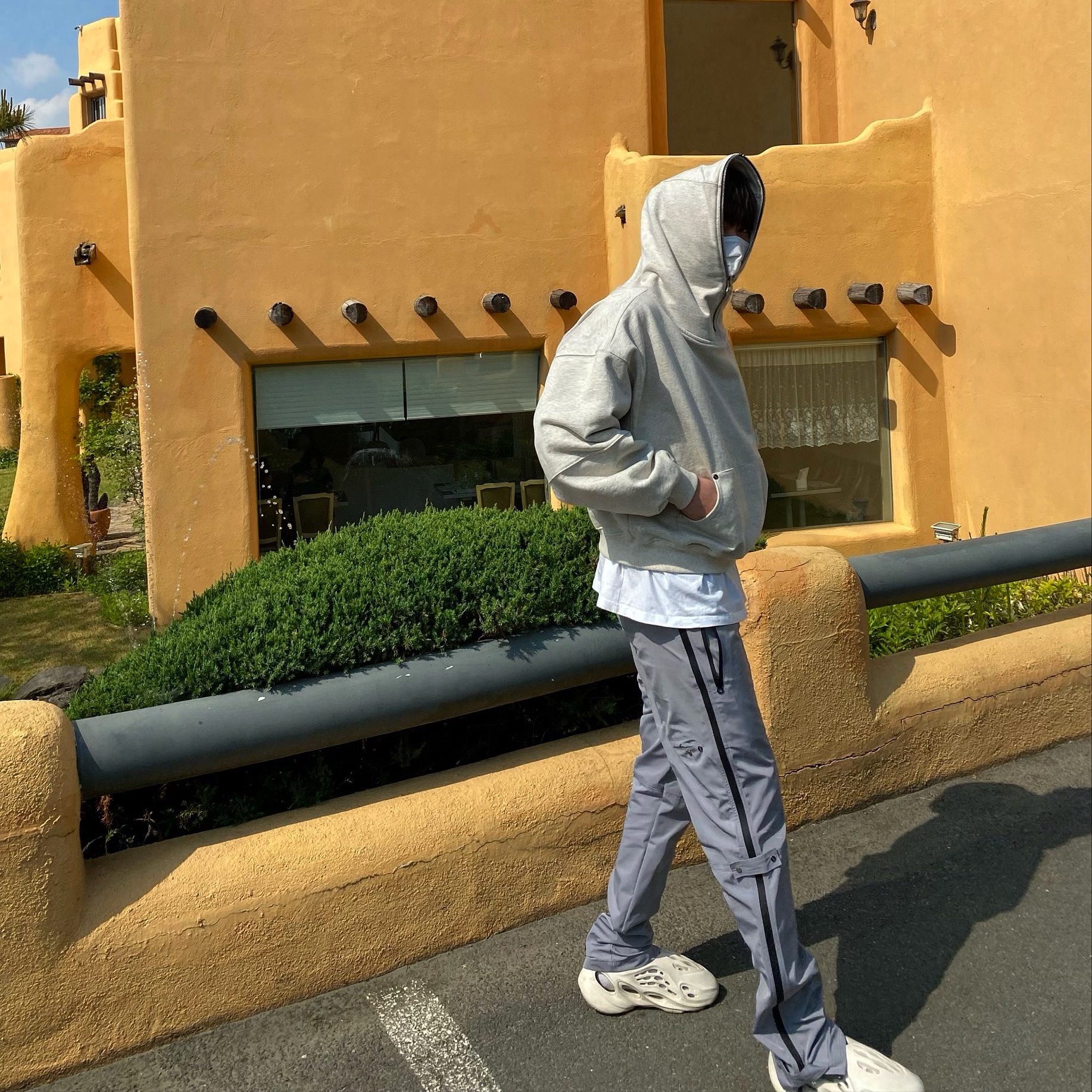 Adidas Yeezy Foam RNNR Ararat 착용 스타일