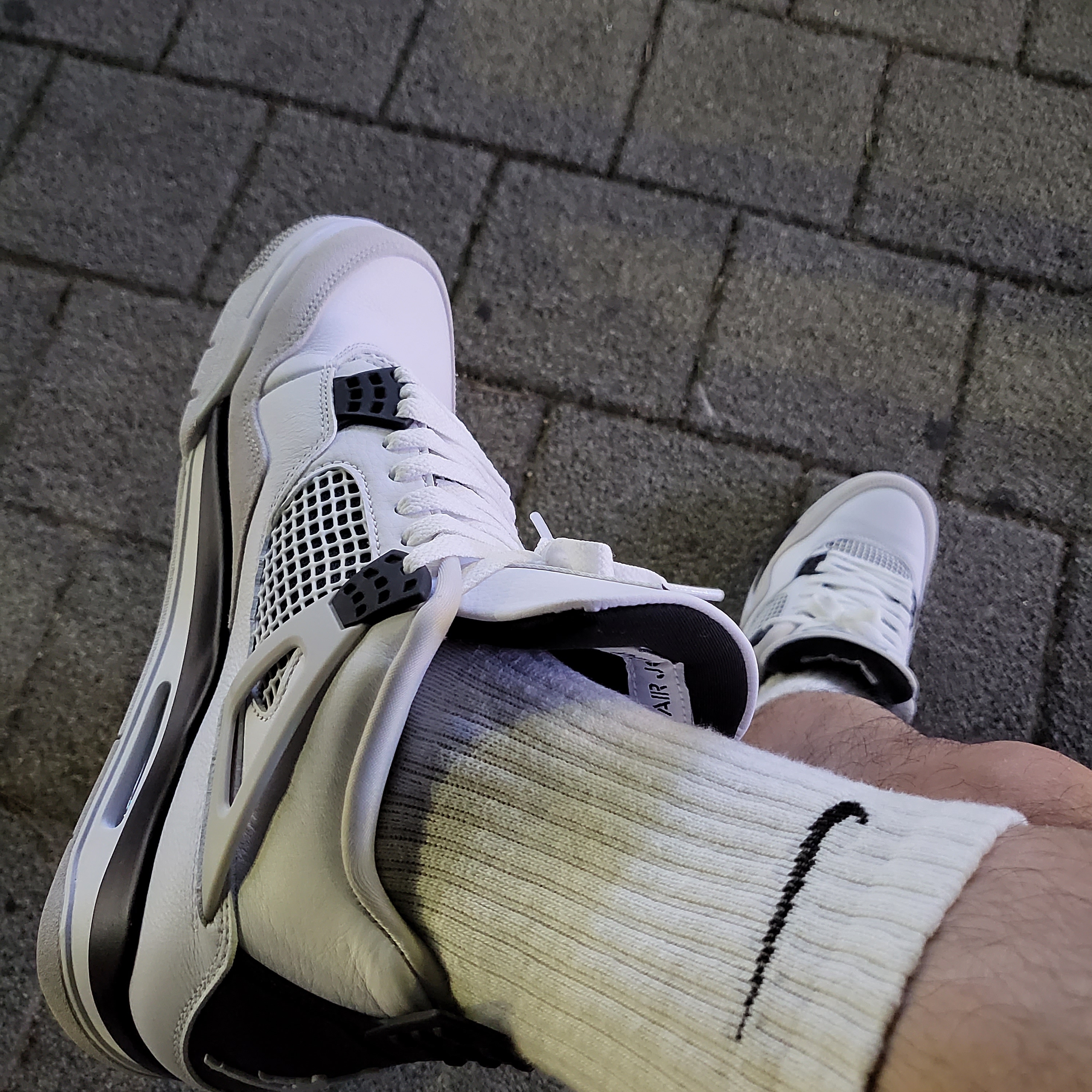 Jordan 4 Retro White and Black 착용 스타일 - 2