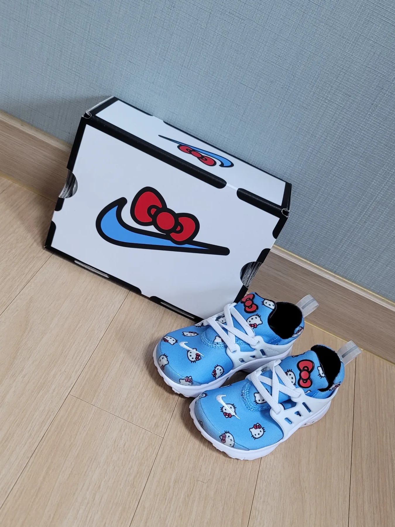 (TD) Nike x Hello Kitty Air Presto University Blue 착용 스타일 - 1
