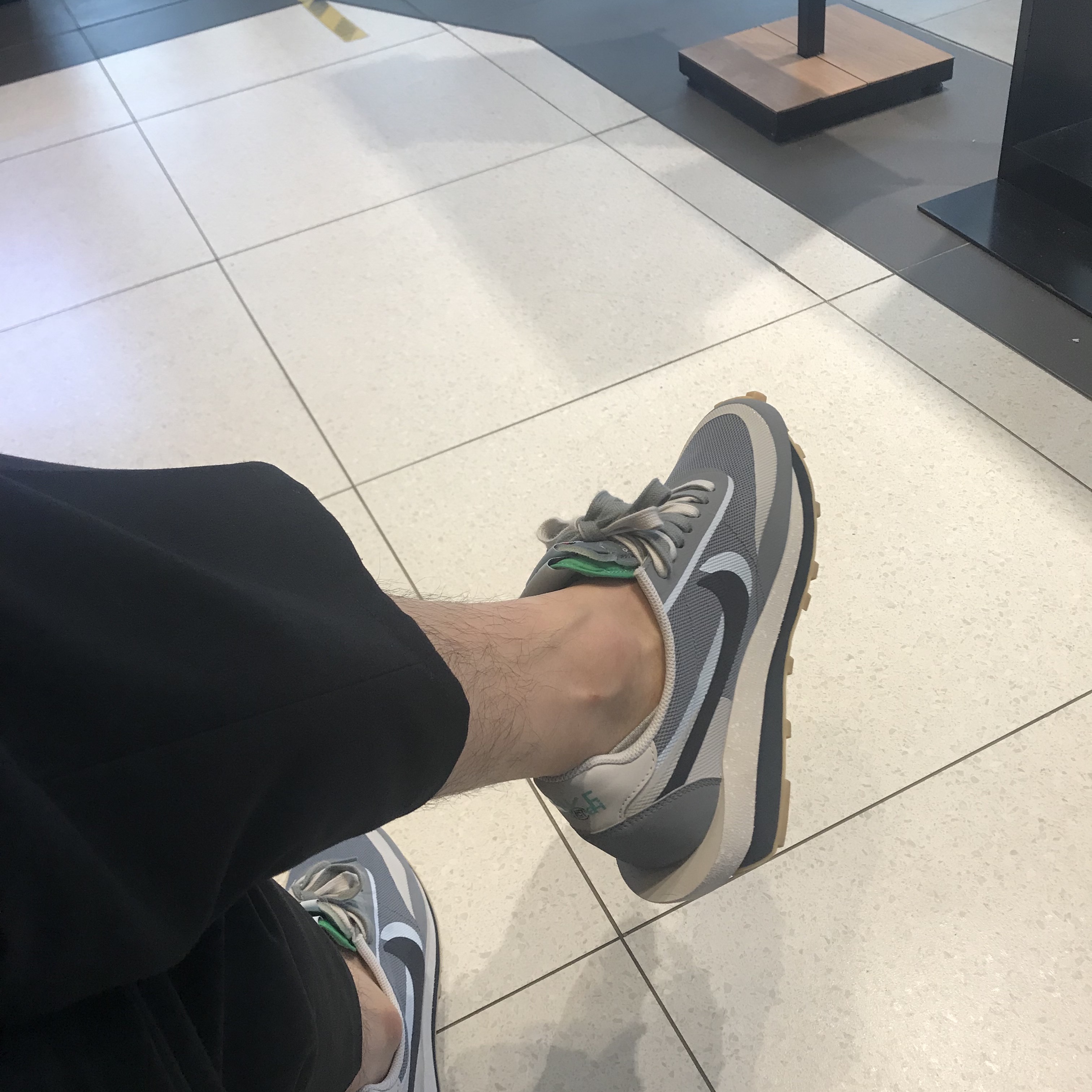 Nike x Sacai x Clot LDWaffle Cool Grey 착용 스타일 - 2