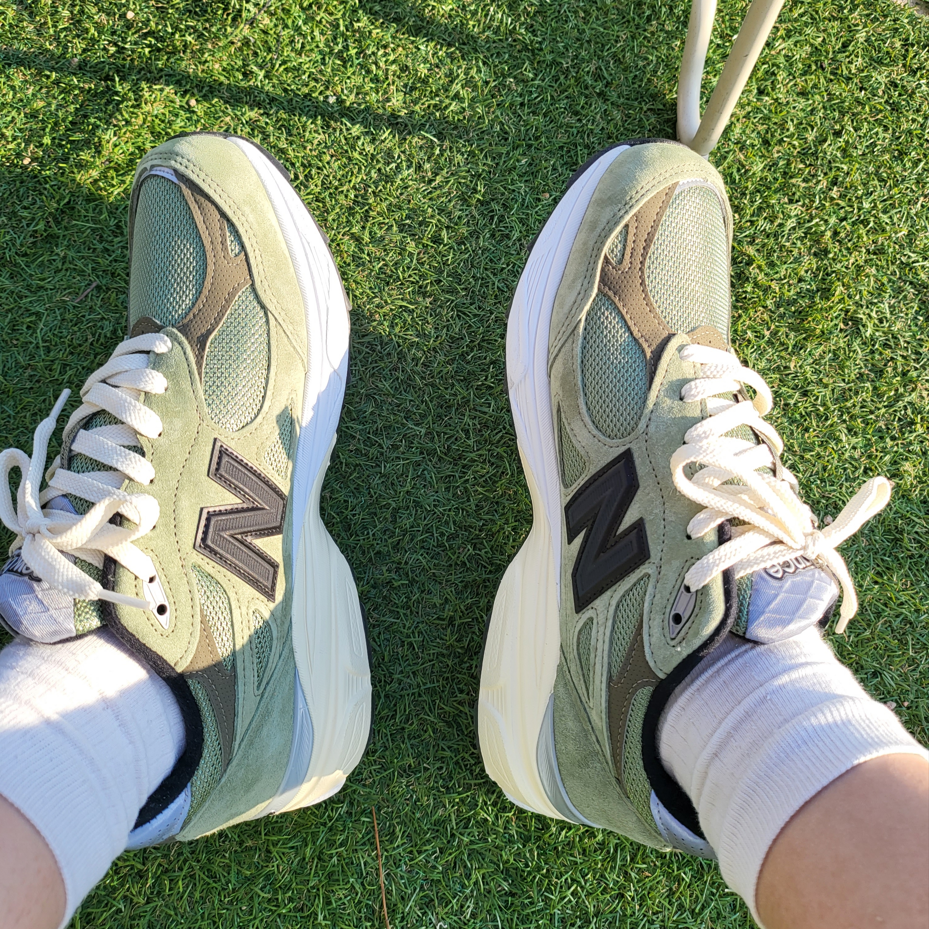 New Balance x JJJJound 990v3 Olive, New Balance x JJJJound 992 Made in USA Grey 착용 스타일 - 1