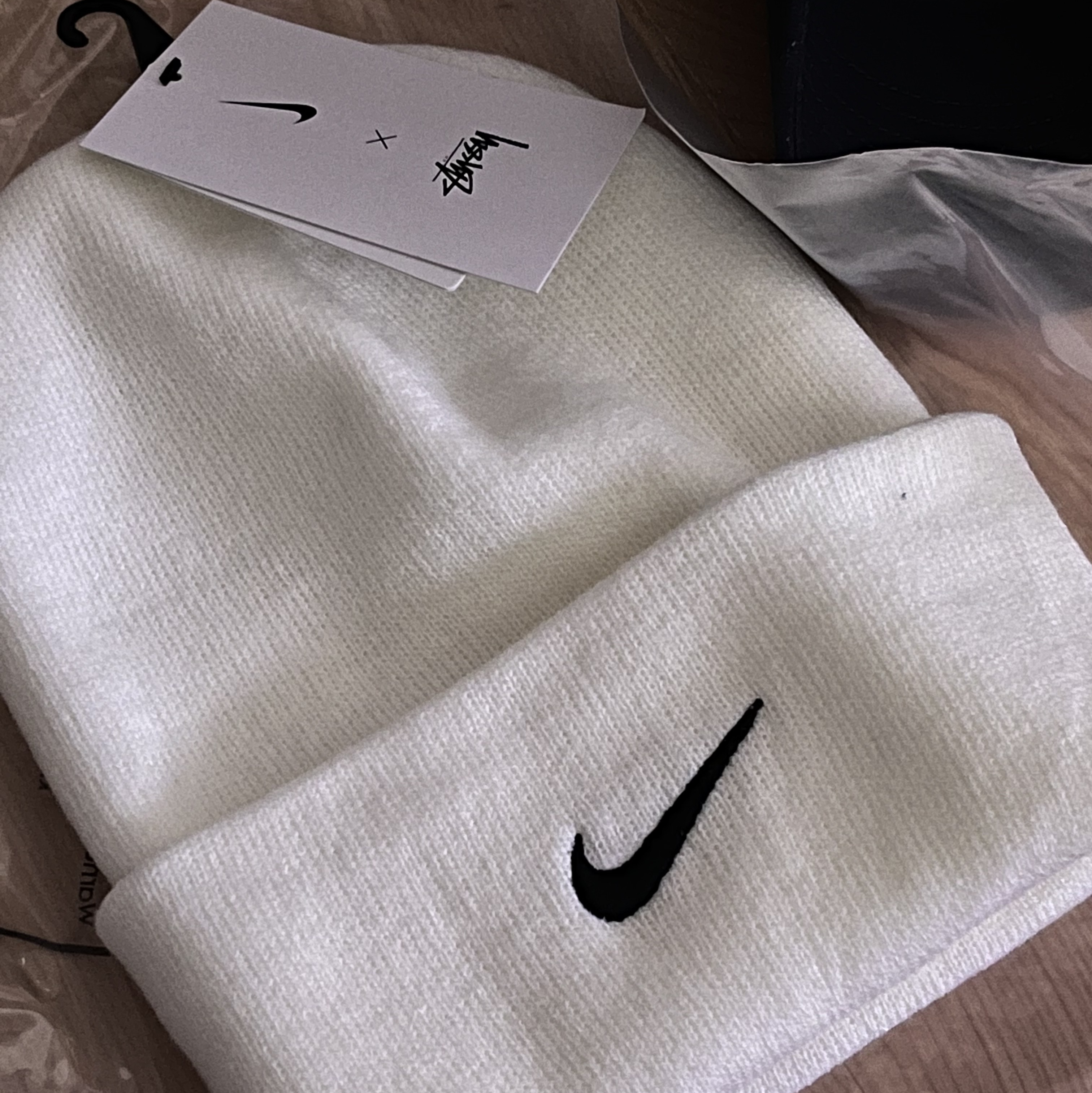 Nike x Stussy NRG Cuffed Beanie Summit White 착용 스타일