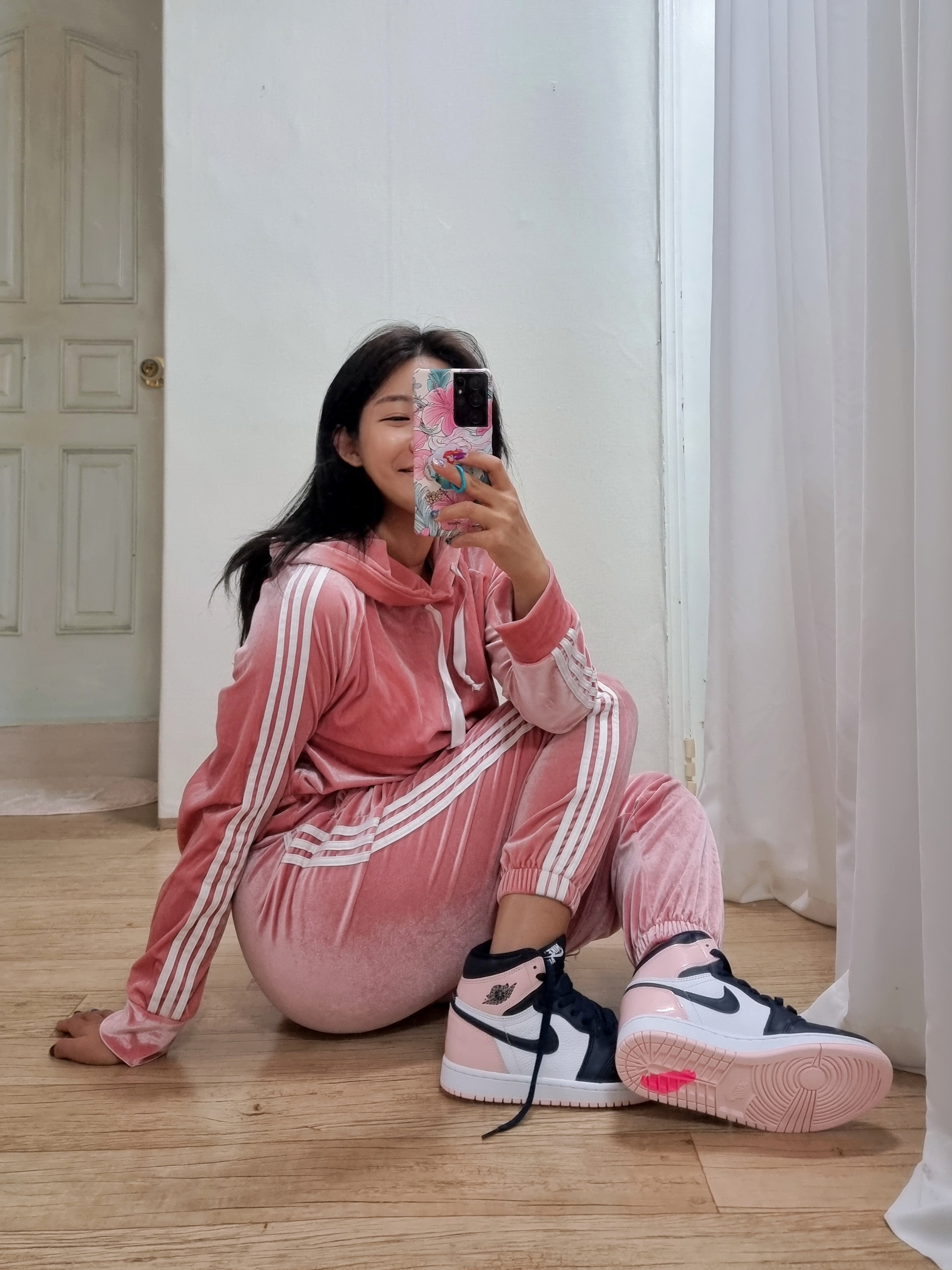 (W) Jordan 1 Retro High OG Atmosphere 착용 스타일 - 1