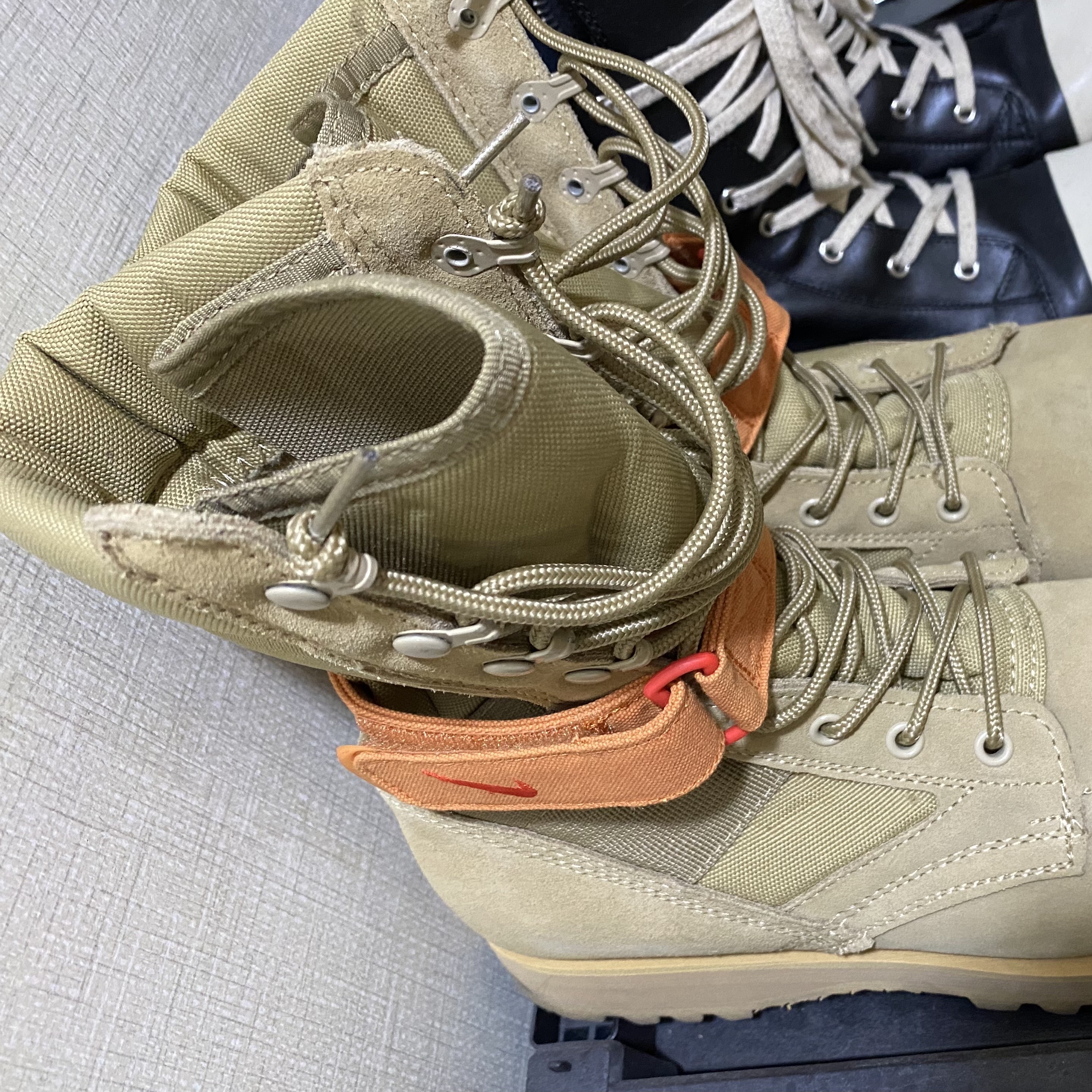 Nike Air Force 1 High '07 LX Dark Driftwood Hot Curry 착용 스타일 - 2