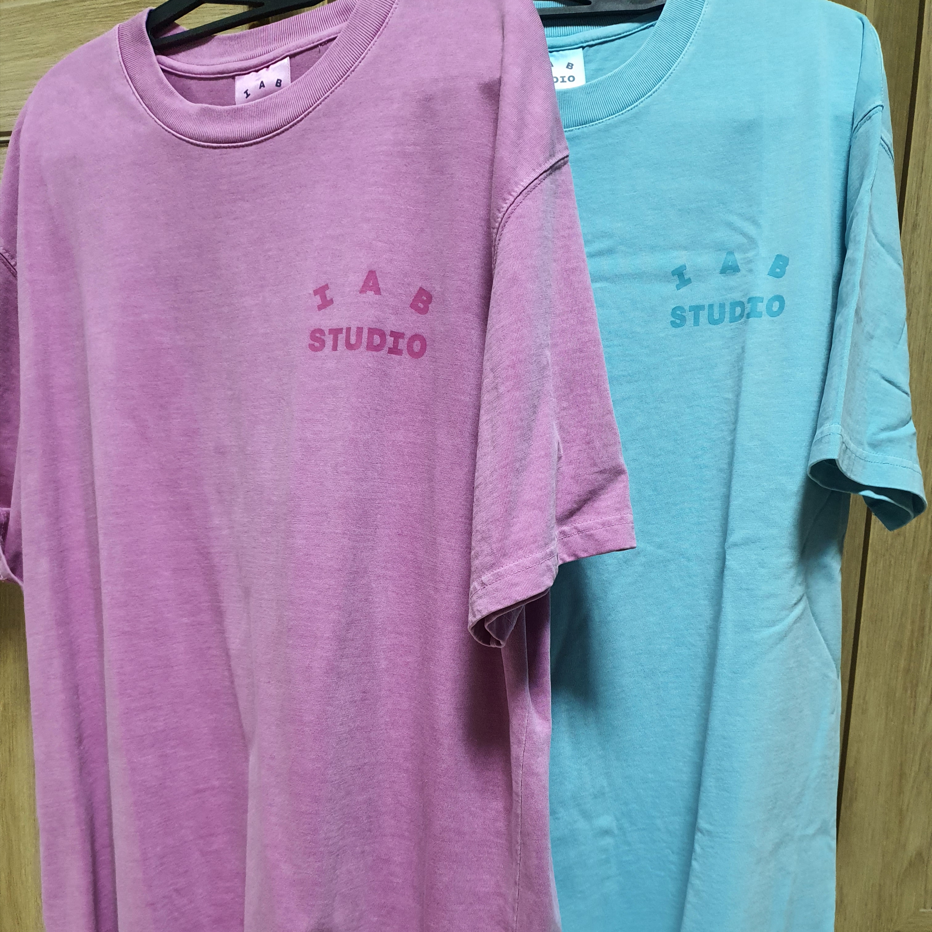IAB Studio Pigment T-Shirt Magenta, IAB Studio Pigment T-Shirt Cyan 착용 스타일