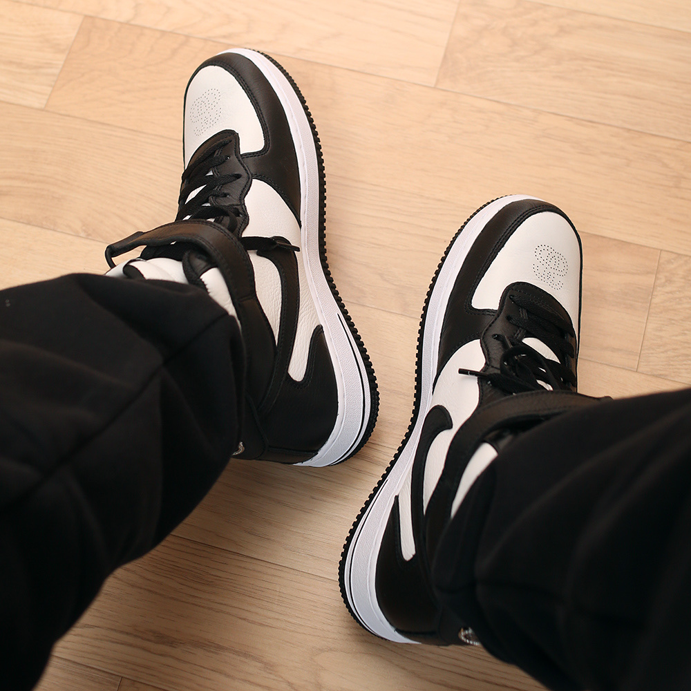Nike x Stussy Air Force 1 '07 Mid SP Black and Light Bone 착용 스타일 - 2