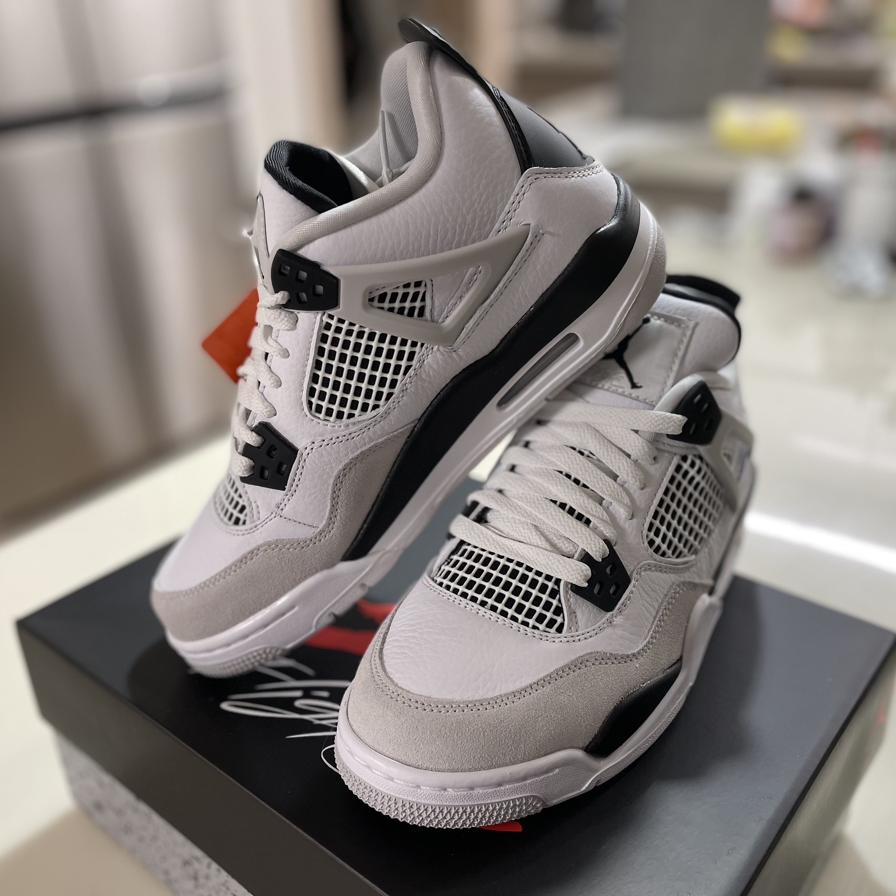 Jordan 4 Retro White and Black, (GS) Jordan 4 Retro White and Black 착용 스타일 - 2