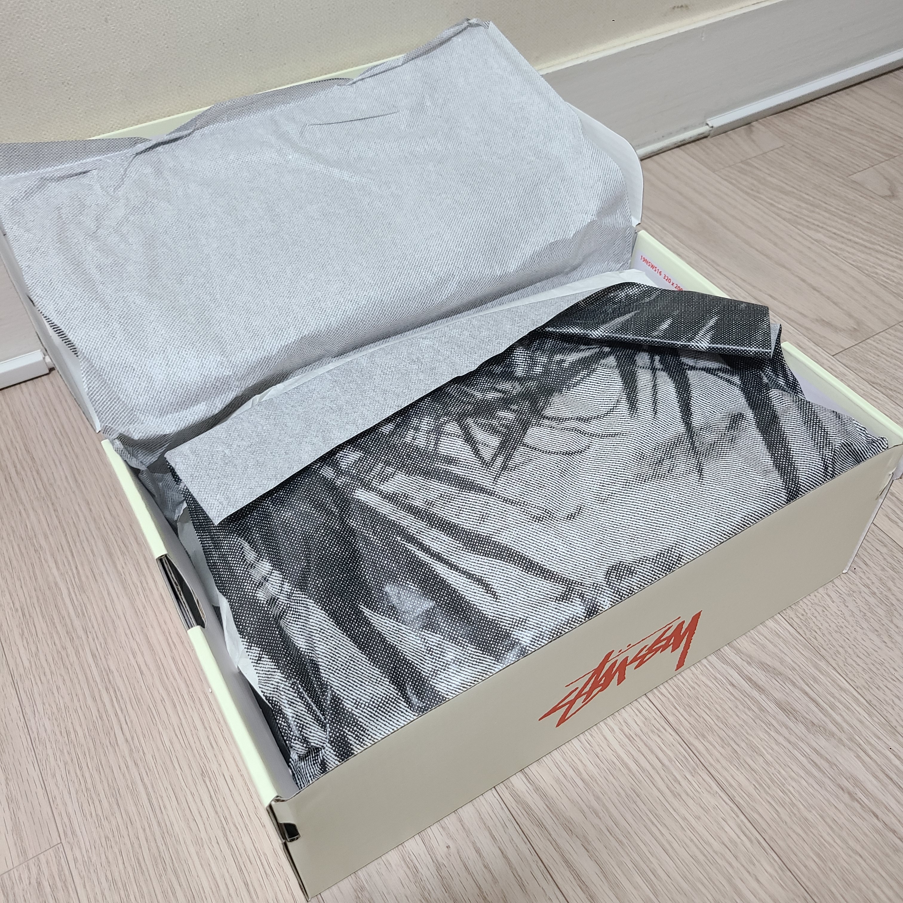 Nike x Stussy Air Force 1 '07 Mid SP Black and Light Bone 착용 스타일 - 2