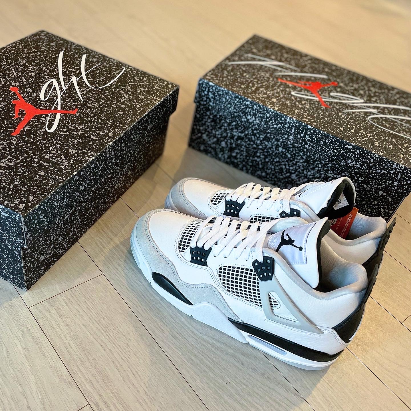 Jordan 4 Retro White and Black 착용 스타일 - 2