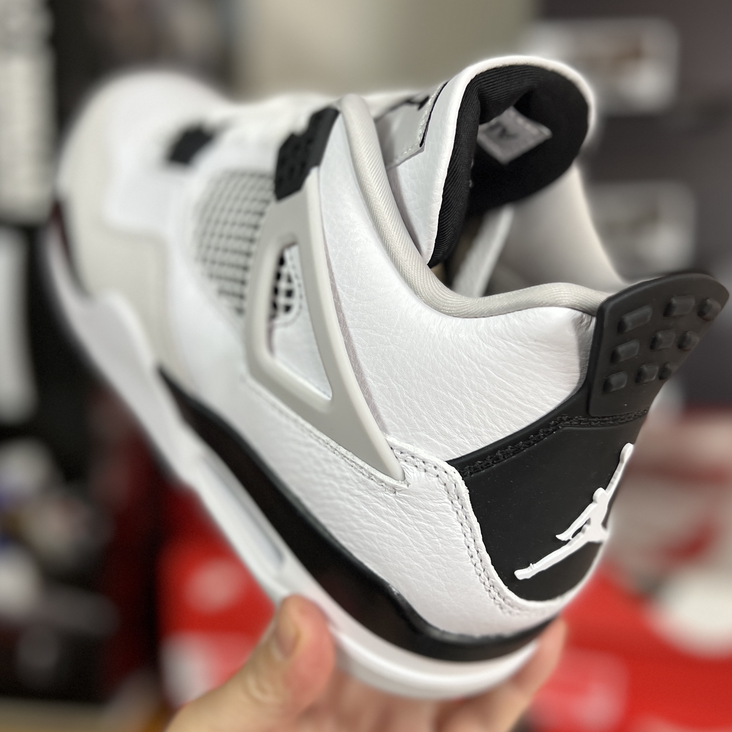 Jordan 4 Retro White and Black 착용 스타일 - 2