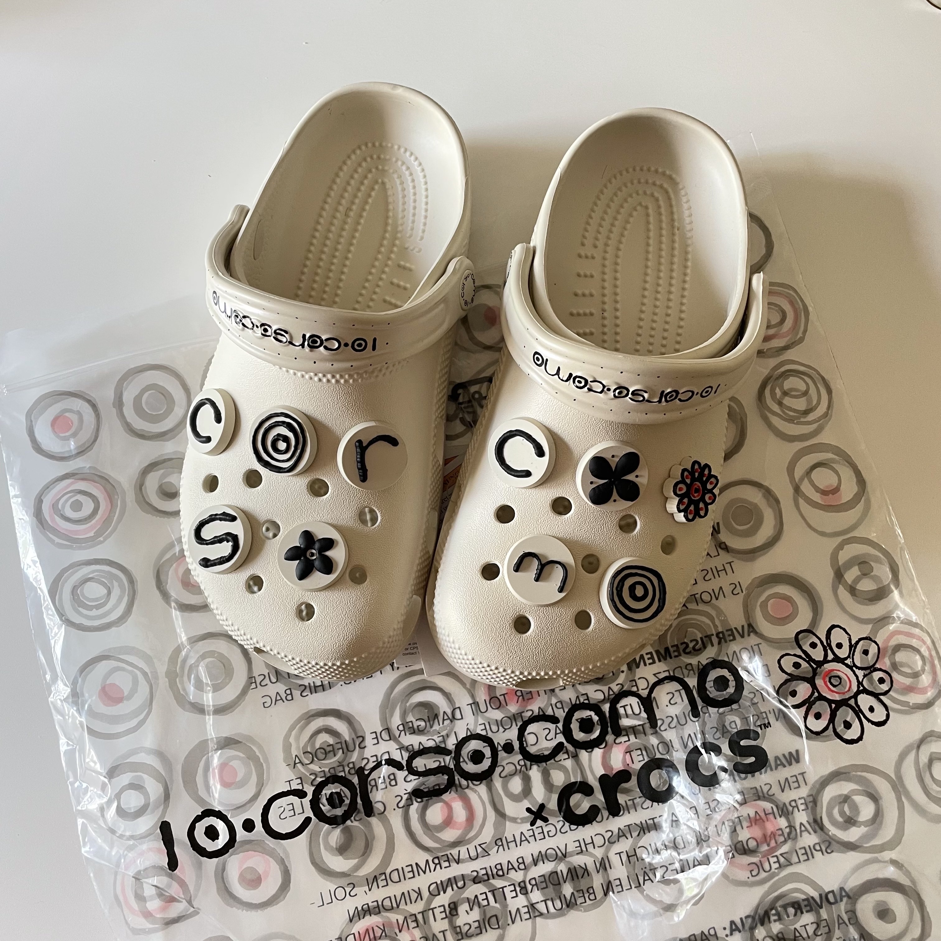 Crocs x 10 Corso Como Classic Clog Stucco 착용 스타일