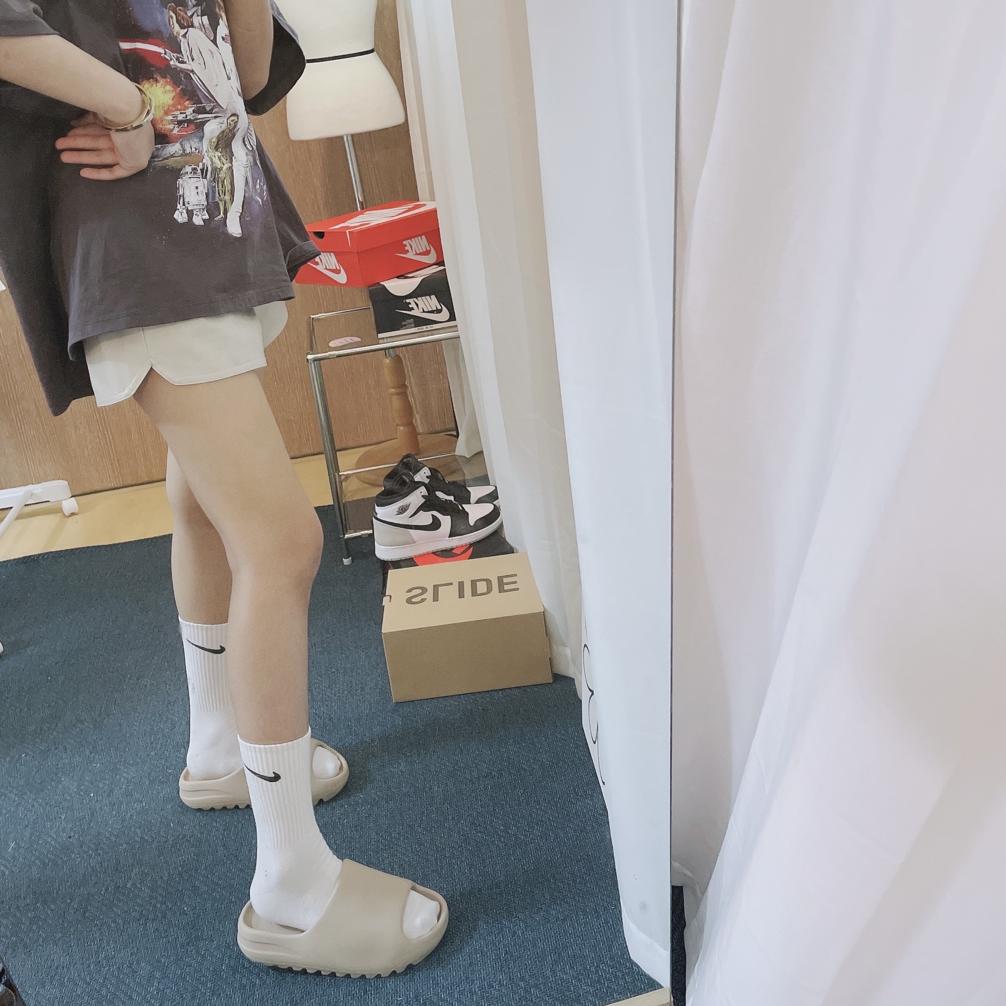 Adidas Yeezy Slide Pure - Re-Release Ver. 착용 스타일 - 2