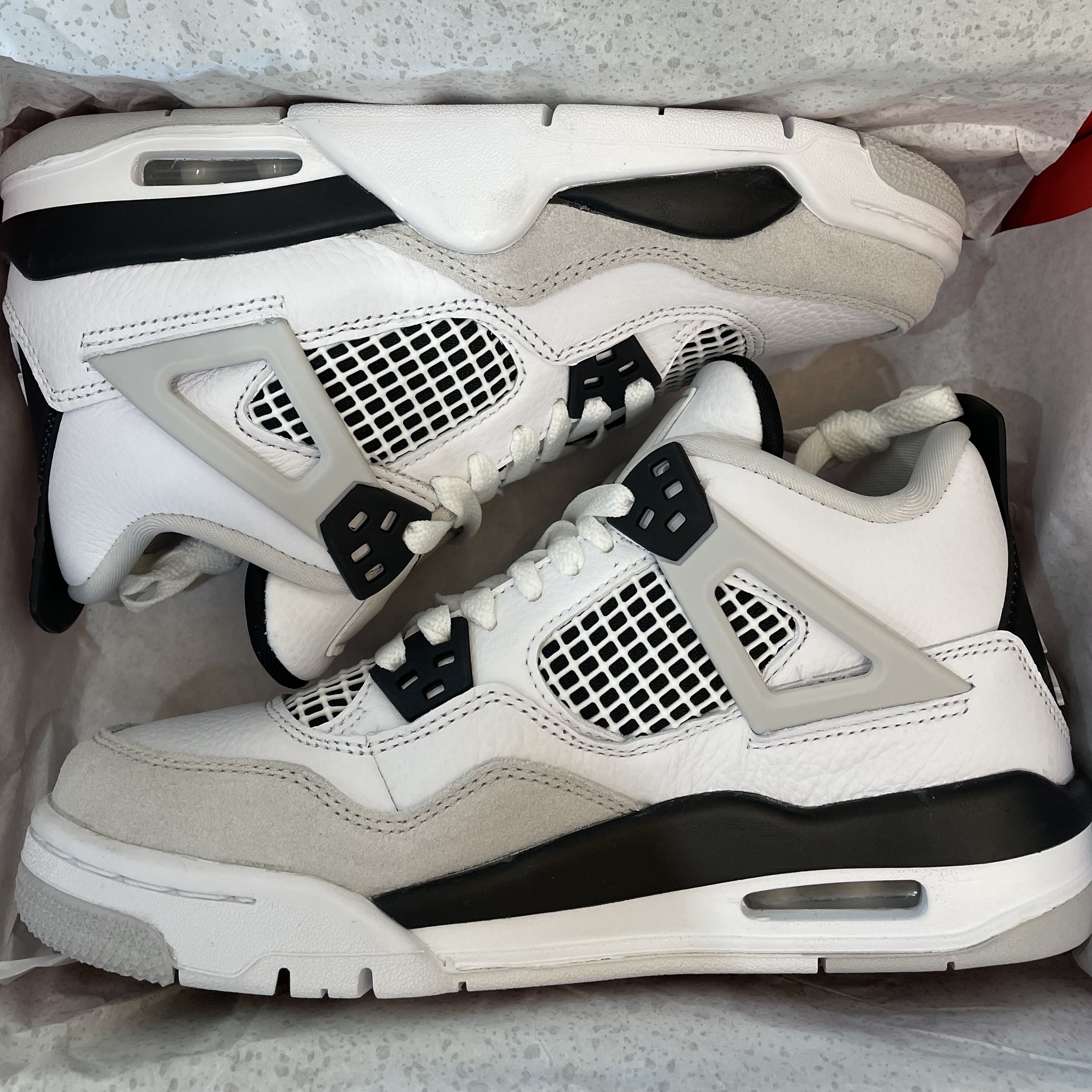(GS) Jordan 4 Retro White and Black 착용 스타일 - 1